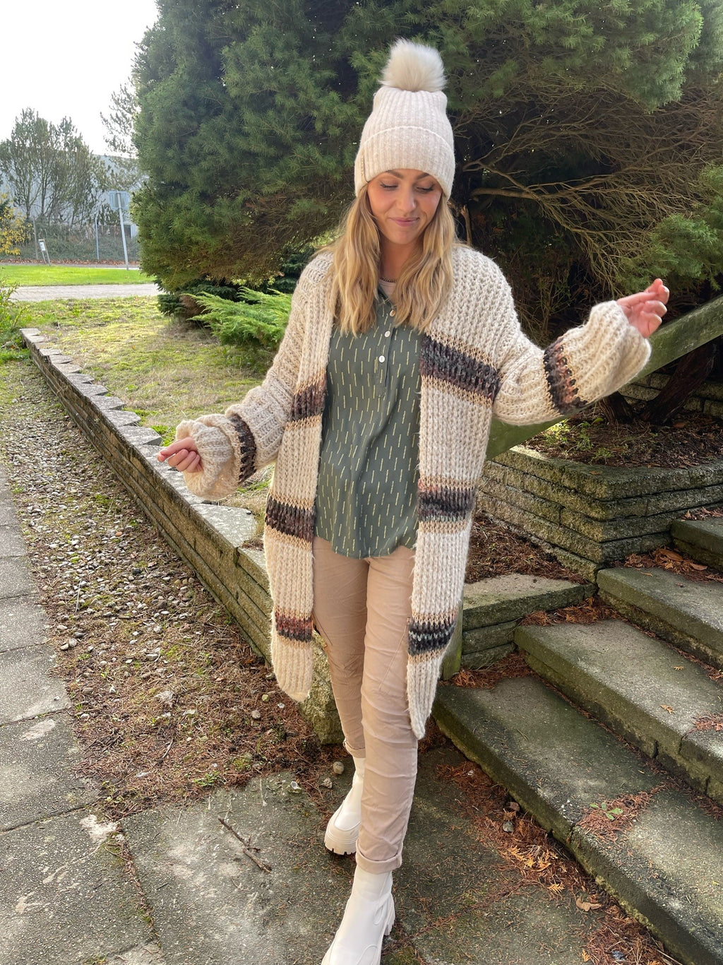 Pompom mössa - beige