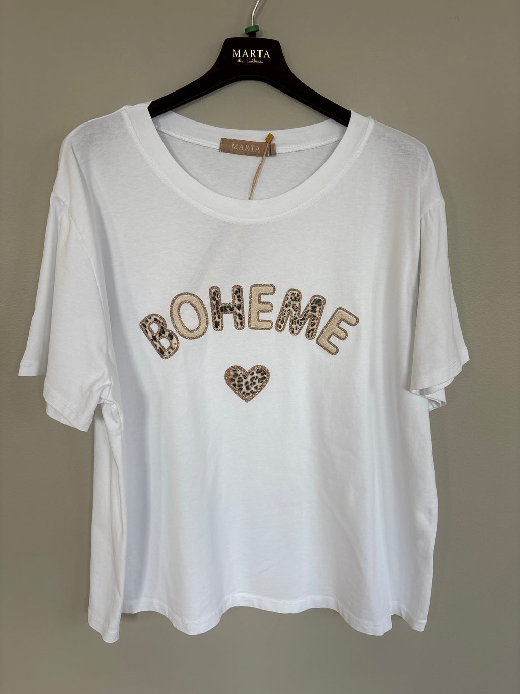 Luana T-shirt – Boheme Vit Leopard Print