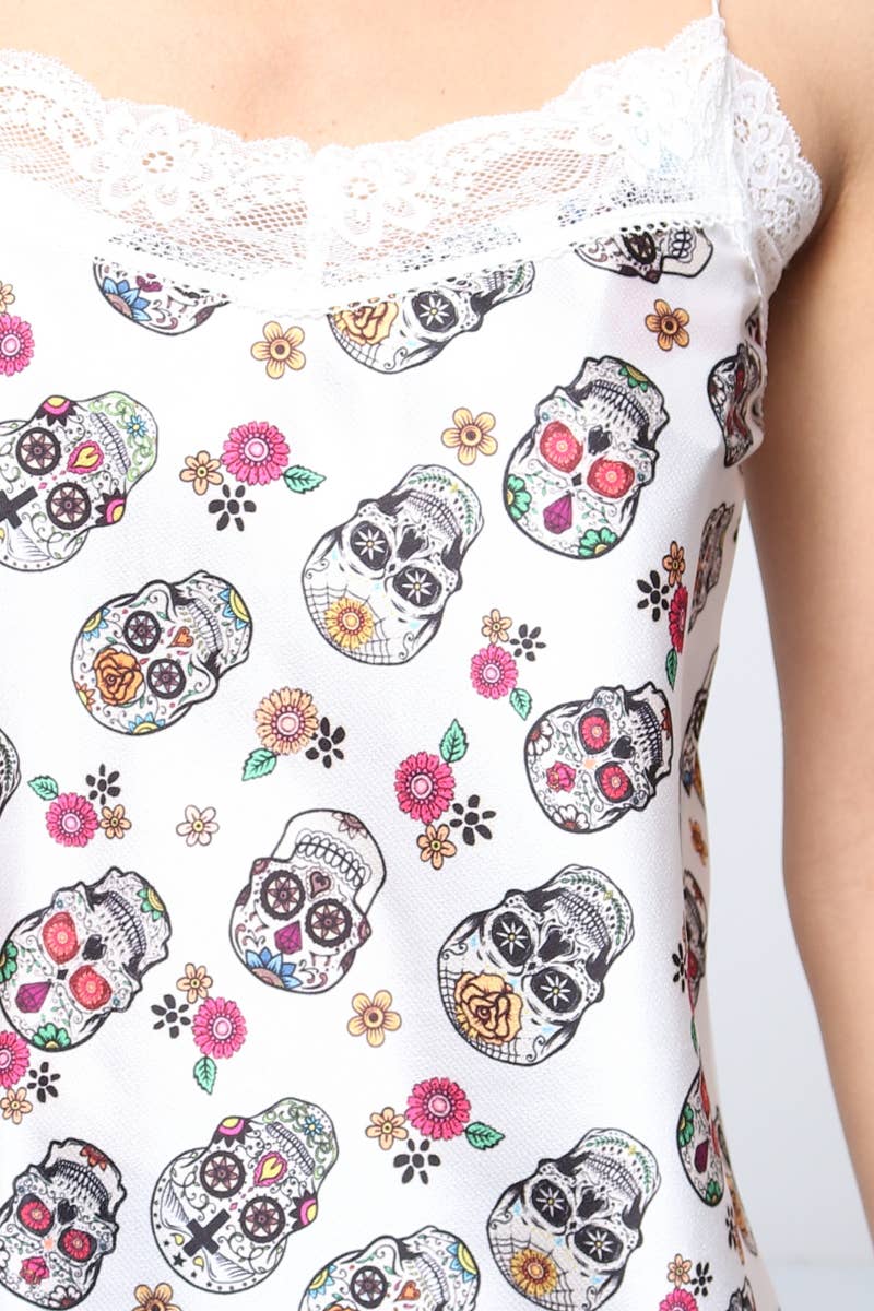 Tryckt linne med döskallar- vit