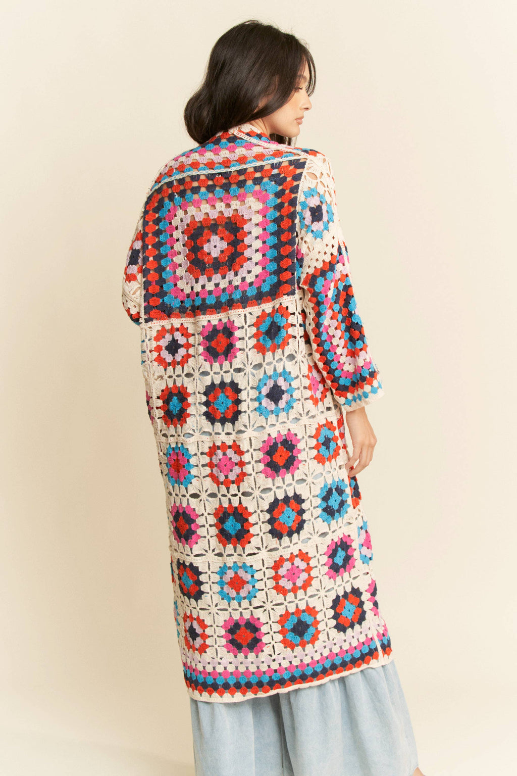 GRANNY SQUARE ÖPPEN MIDI VIRKAD STICKAD KOFTA