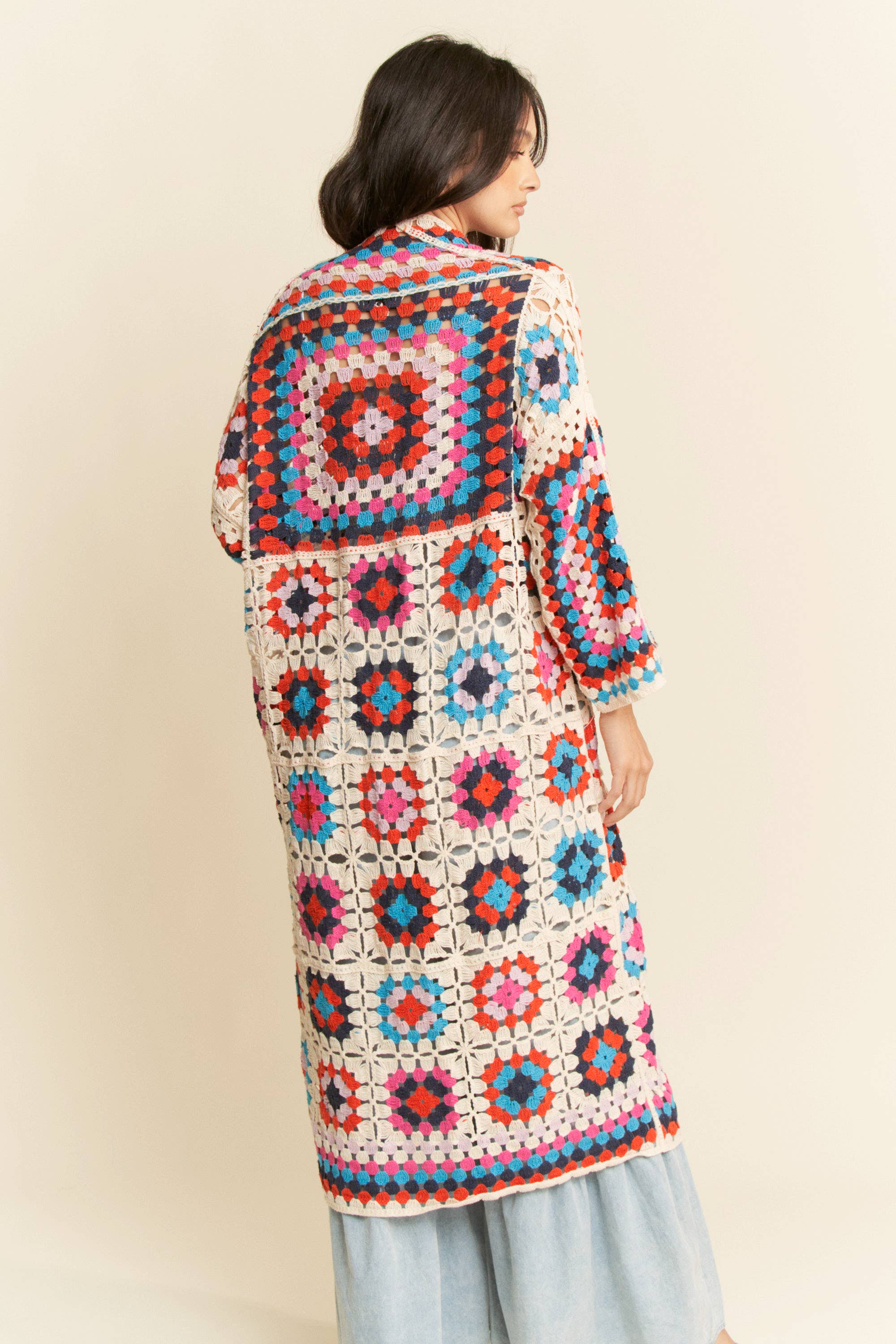 GRANNY SQUARE ÖPPEN MIDI VIRKAD STICKAD KOFTA