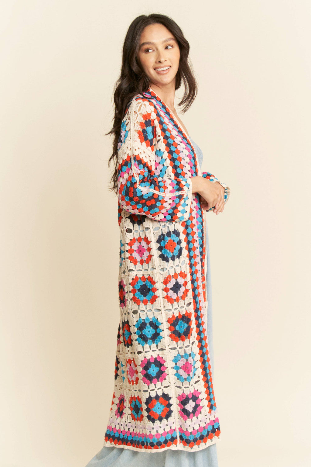 GRANNY SQUARE ÖPPEN MIDI VIRKAD STICKAD KOFTA