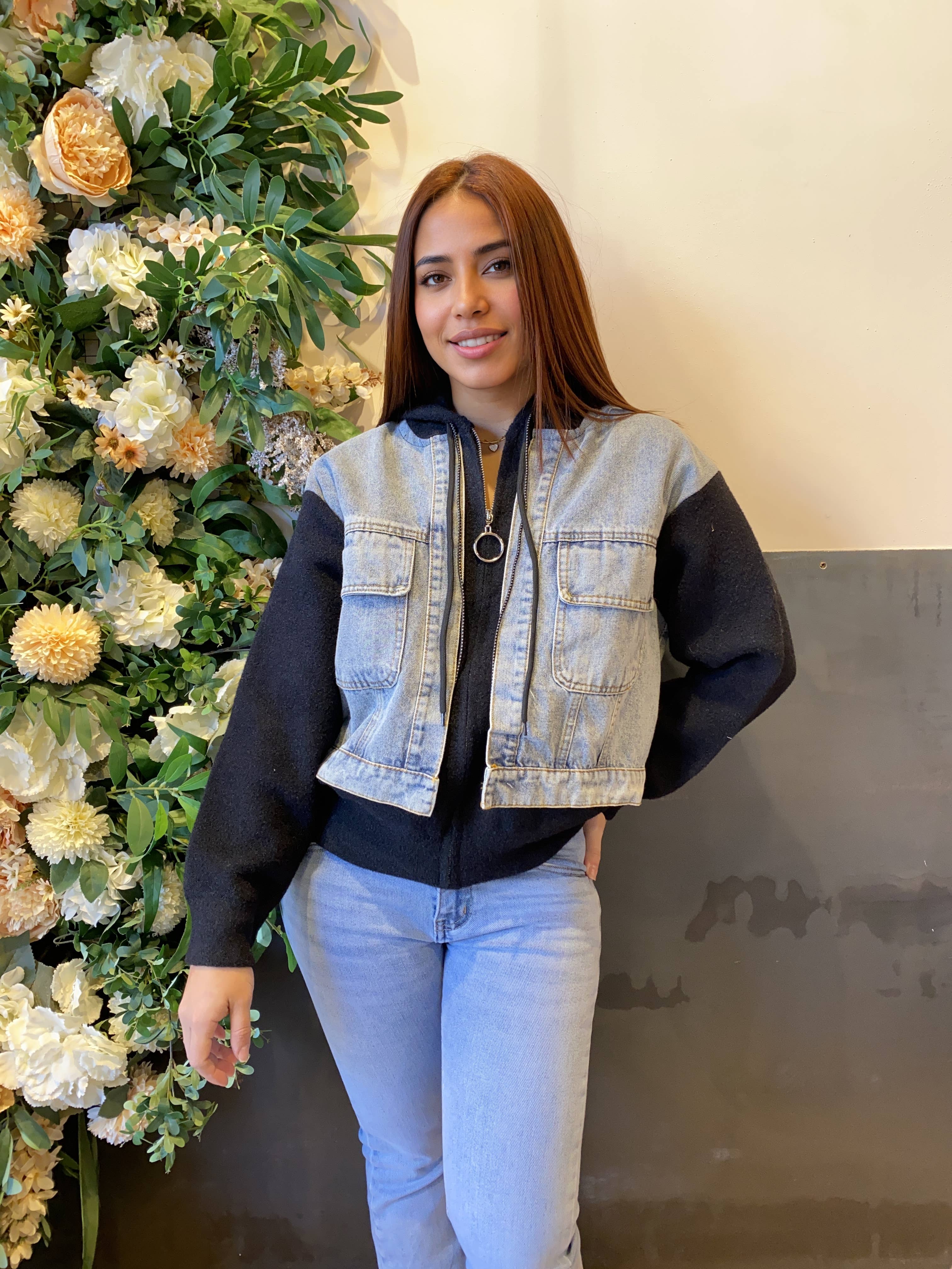 KOFTA MED DENIMDETALJER