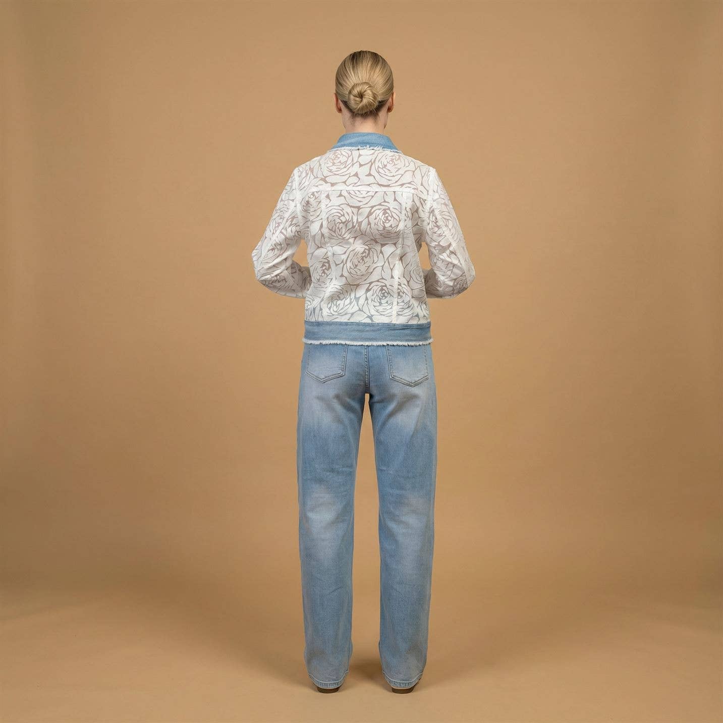 Texturerad Jacka med Denimdetaljer - Blommönster