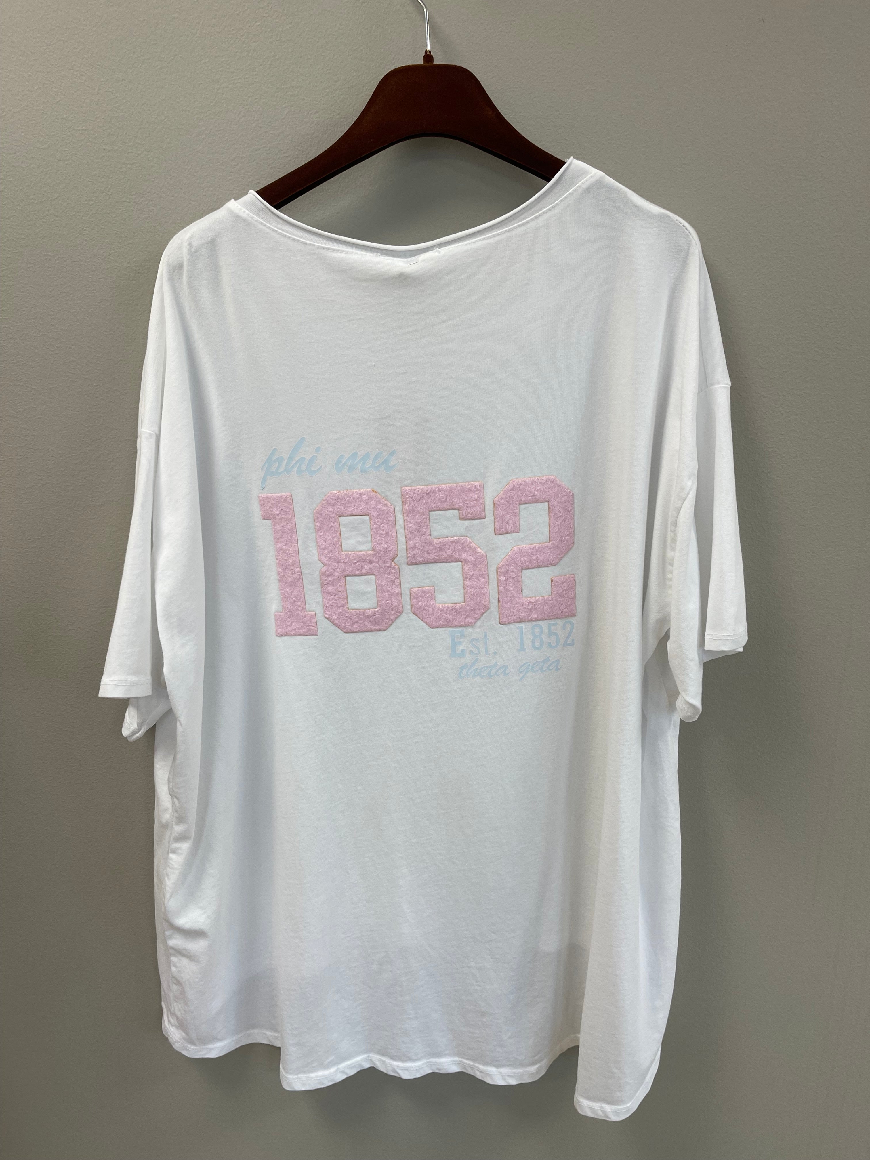 Marta du Chateau Raniella Tee – Oversized T-shirt med 1852-tryck