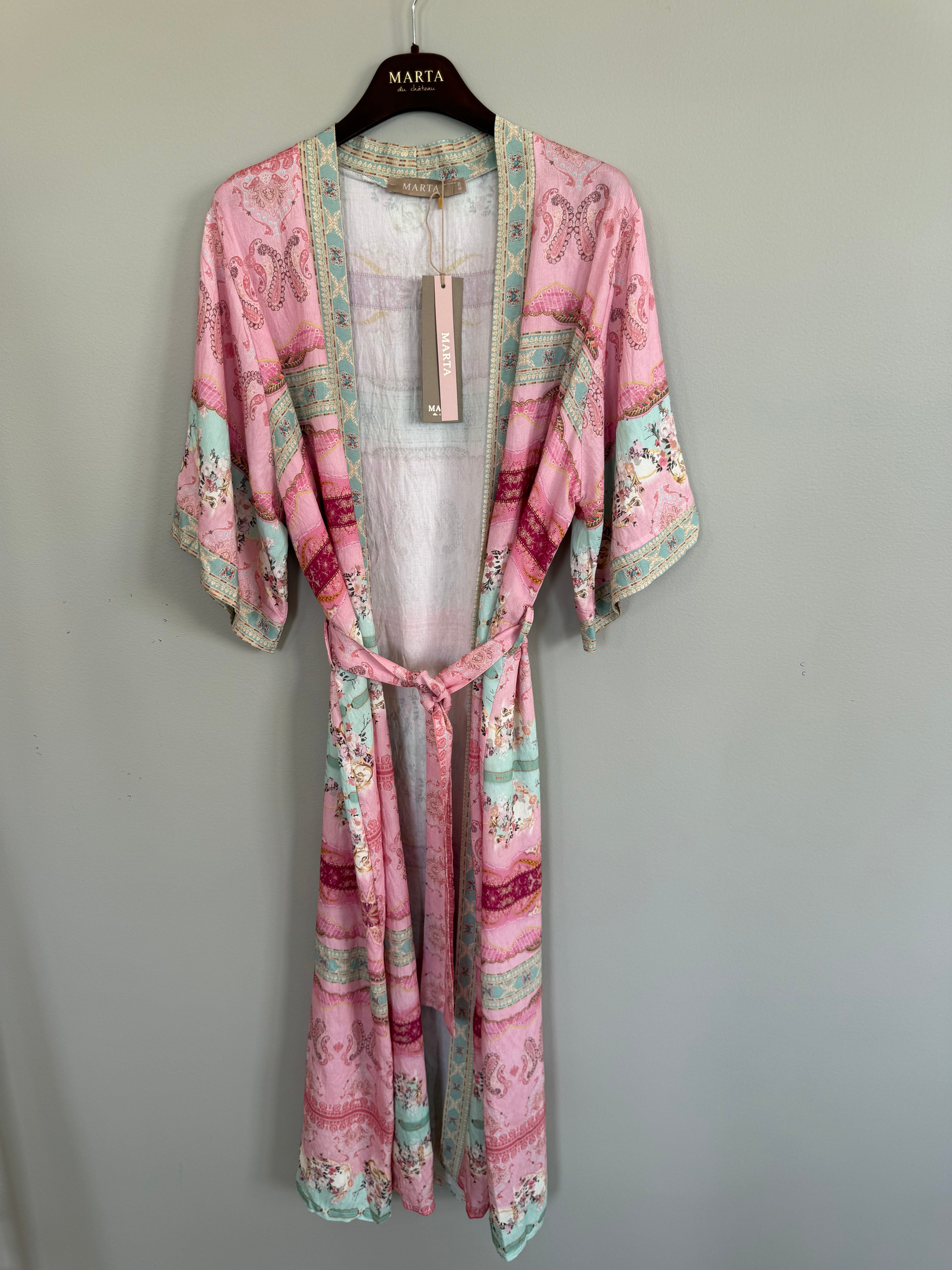 Ajla Kimono – Blommig Bohemisk Kimono i Rosa | Marta du Chateau