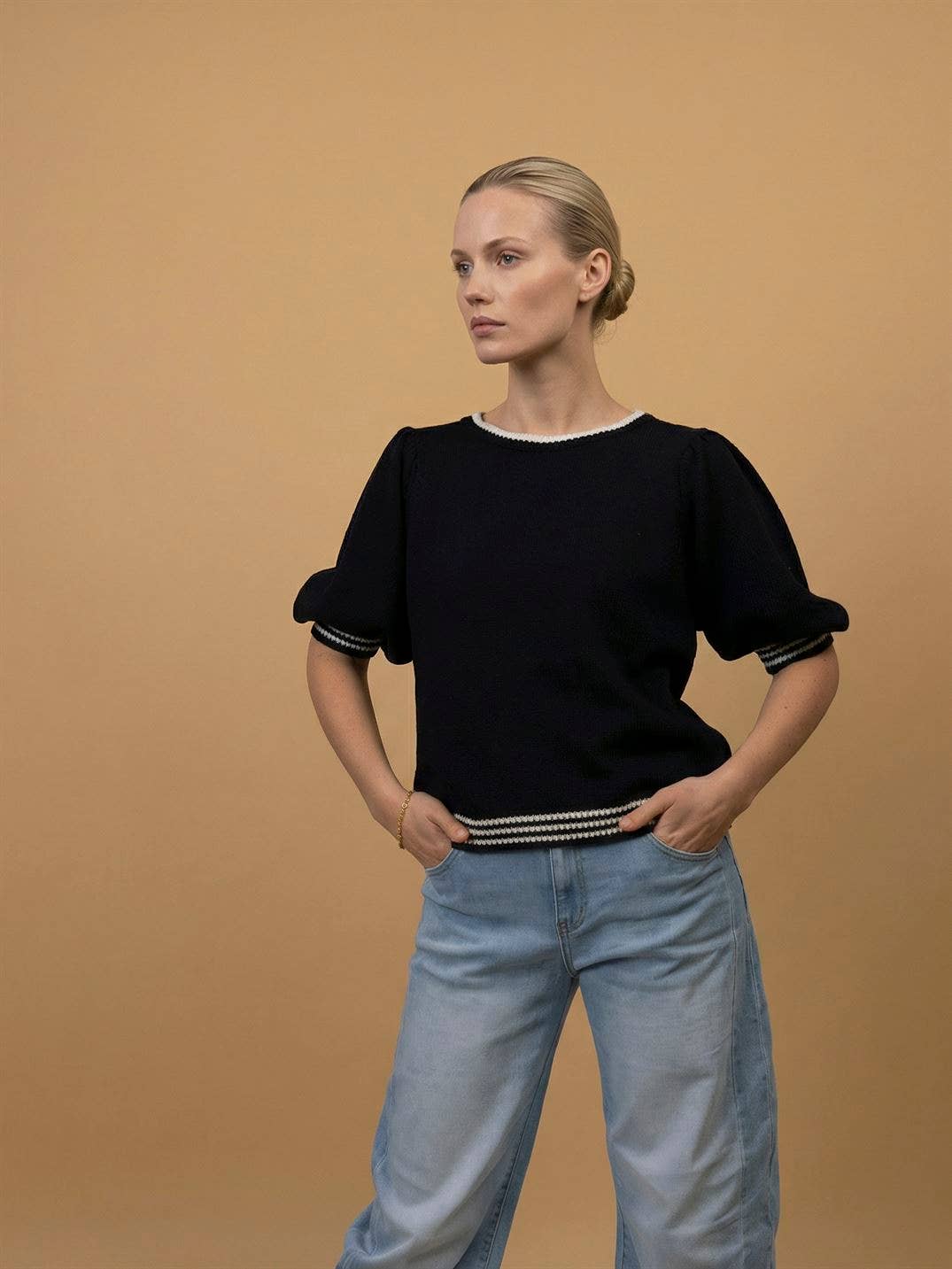 Retro Stickad Topp med Kontrastdetaljer