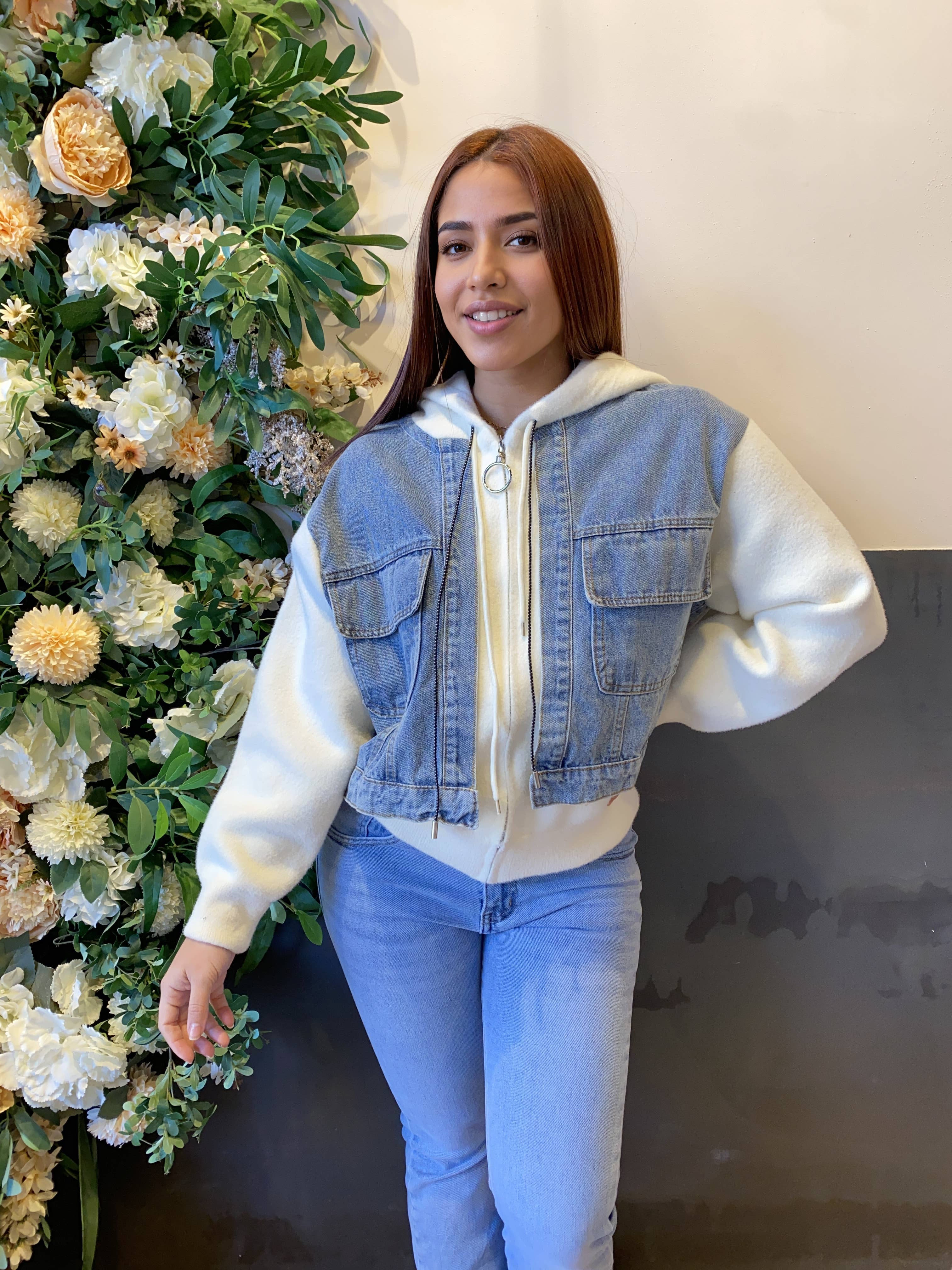 KOFTA MED DENIMDETALJER