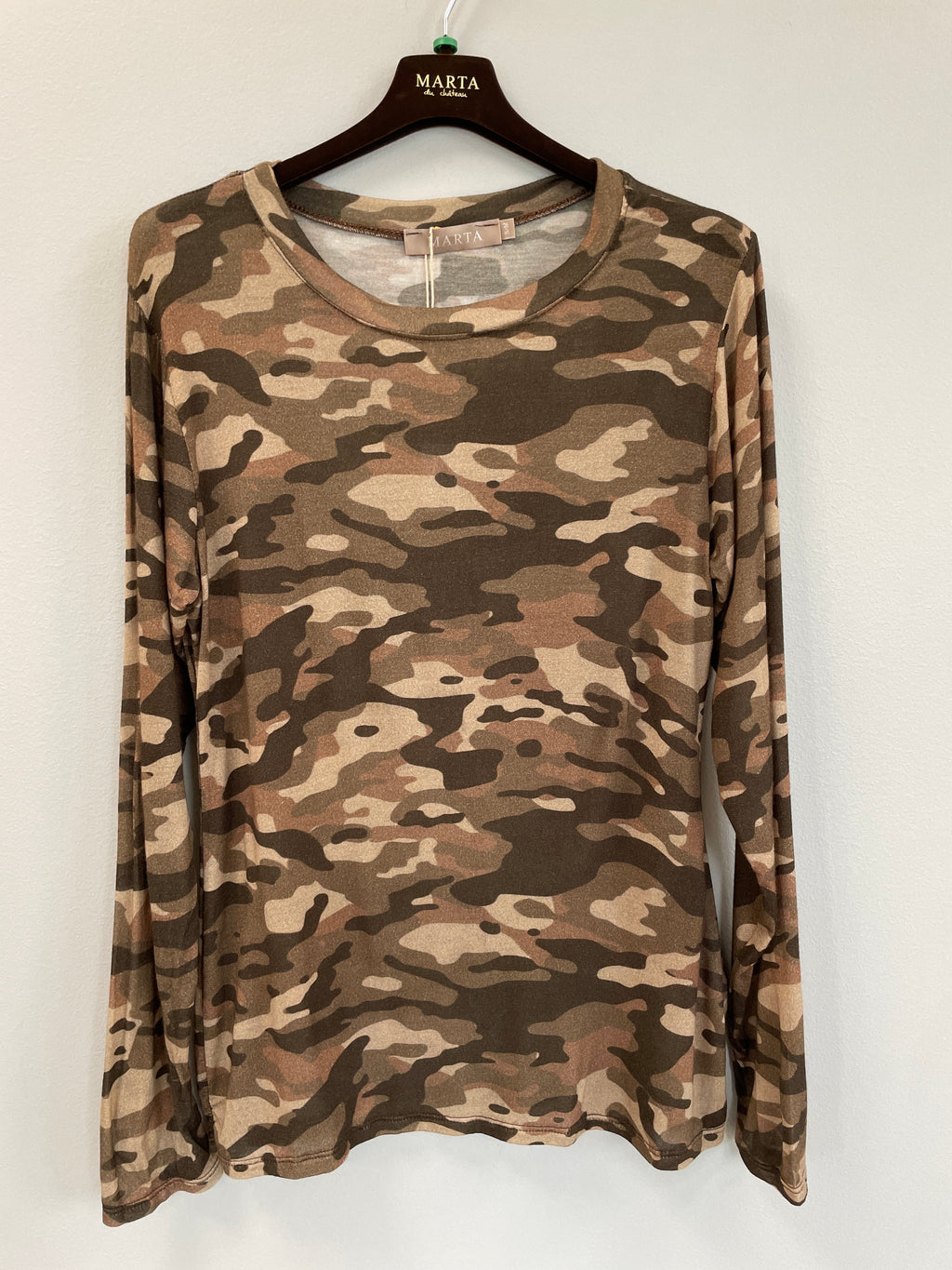 Elissa topp – mjuk camouflagemönstrad modalblus