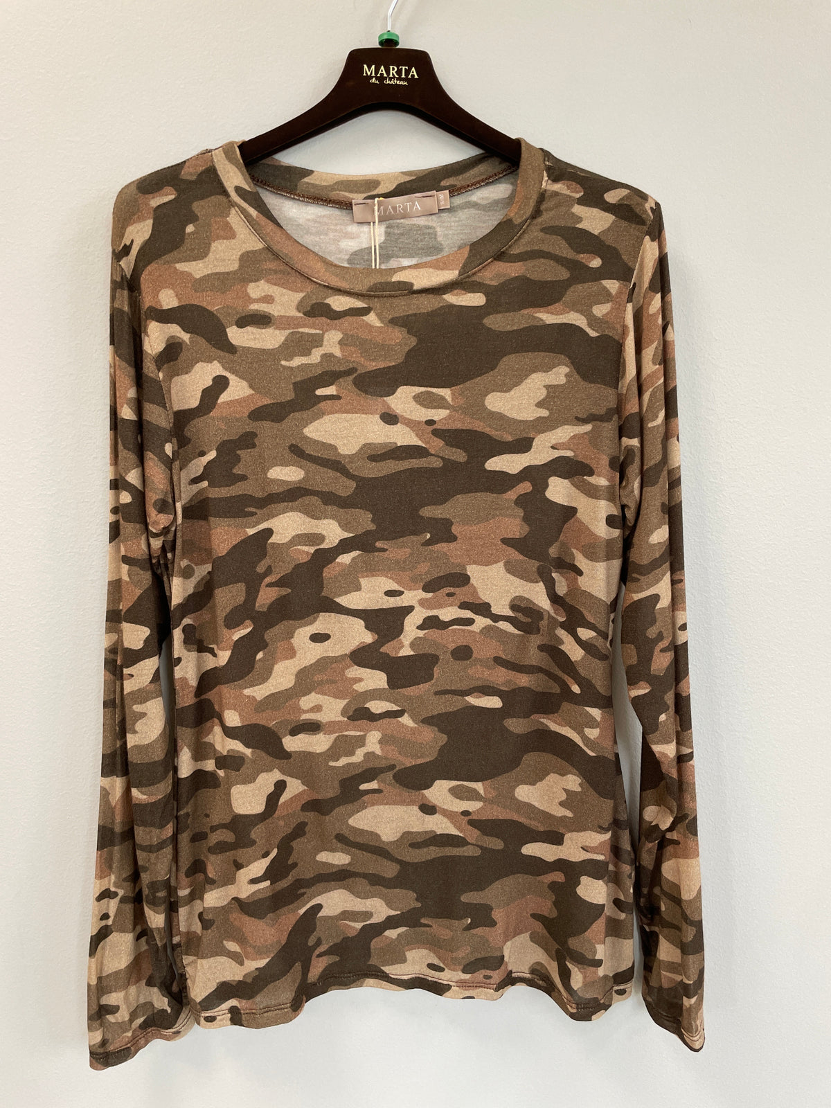 Elissa topp – mjuk camouflagemönstrad modalblus