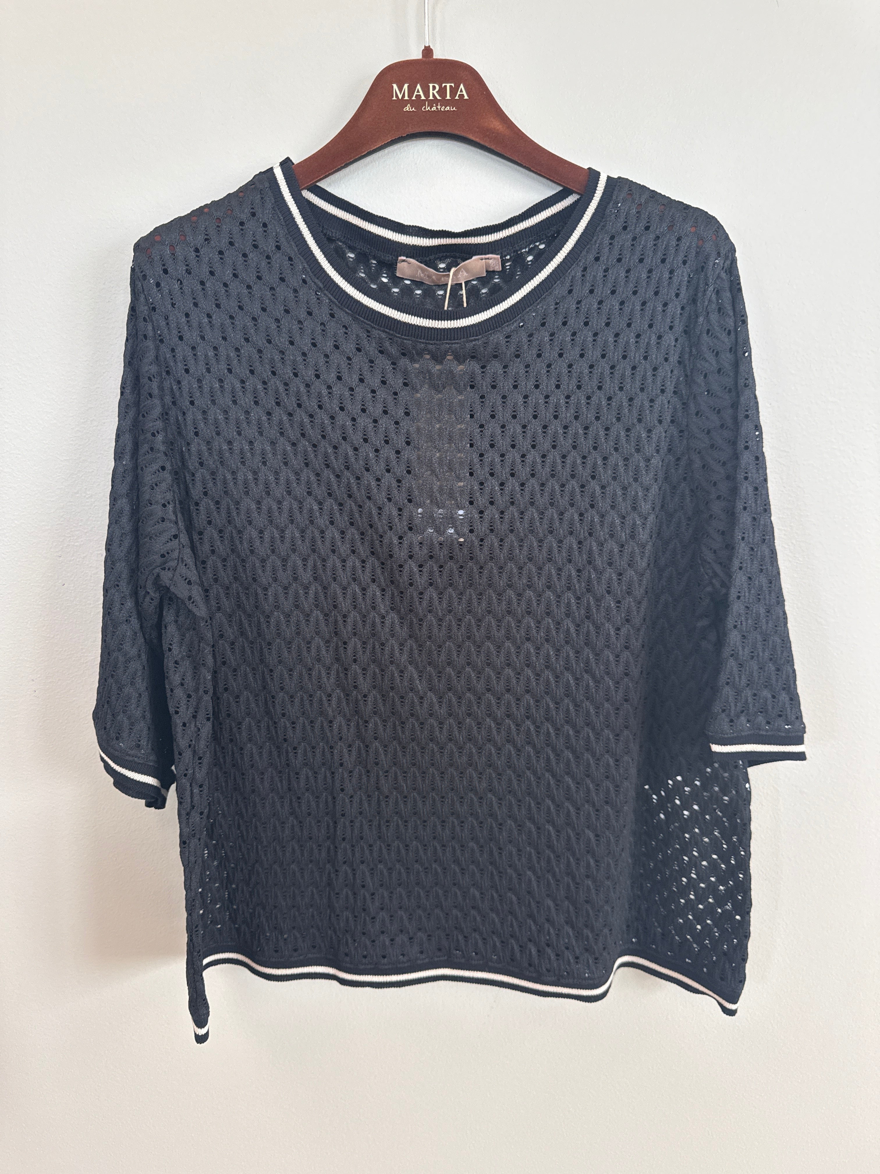 Rowan Blouse – Marinblå Hålsträckad Topp