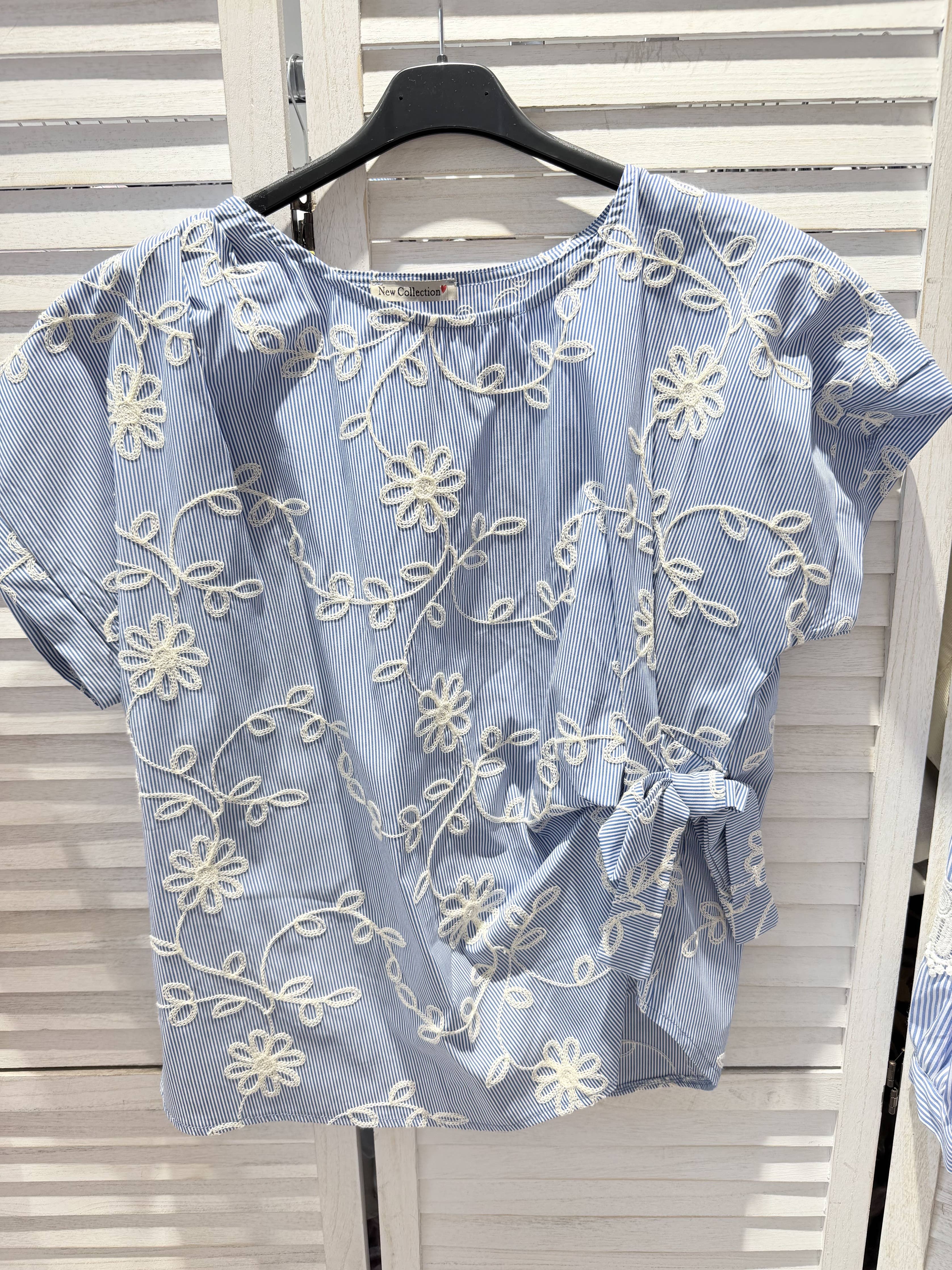 Kortärmad broderad topp