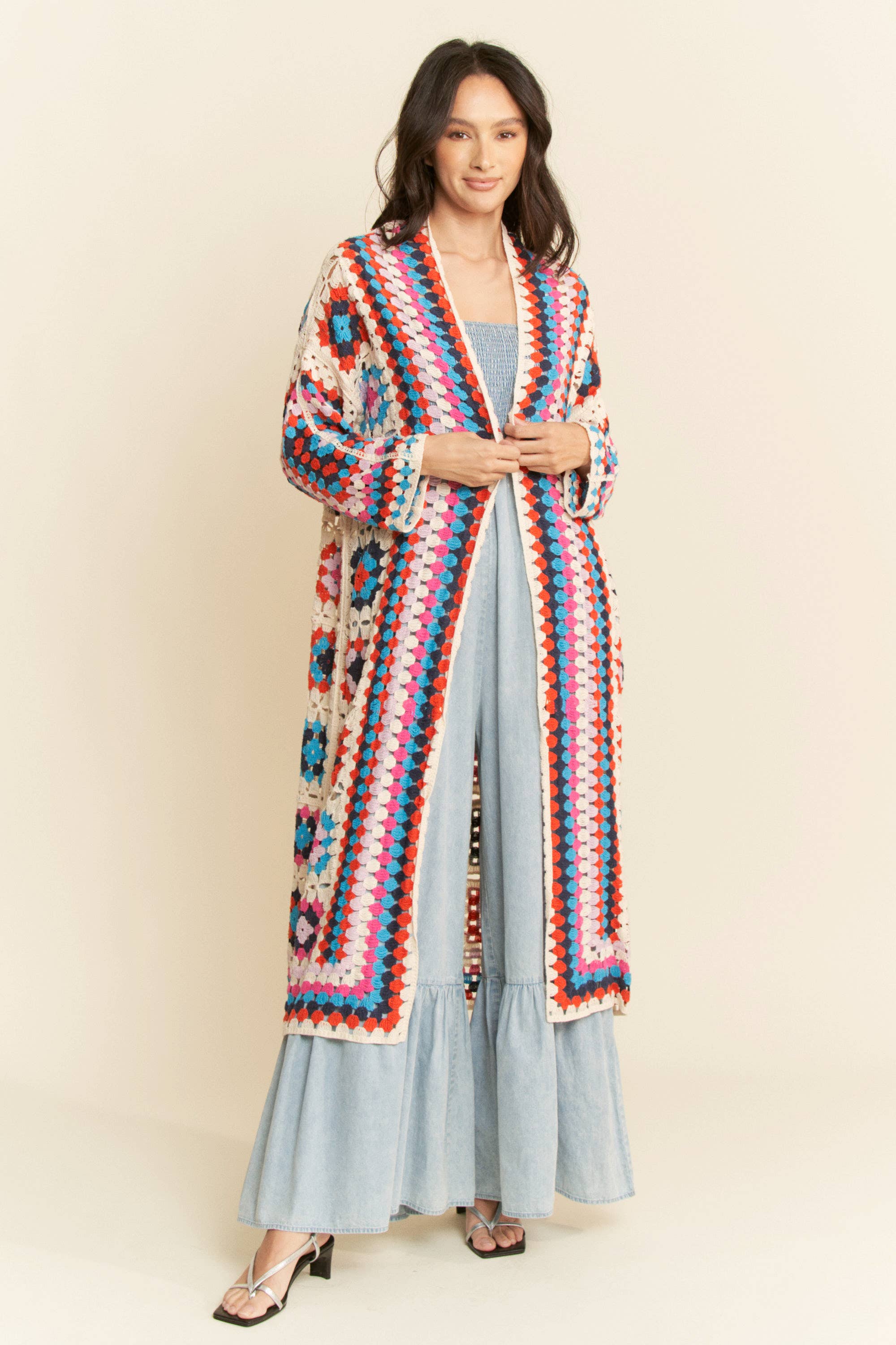 GRANNY SQUARE ÖPPEN MIDI VIRKAD STICKAD KOFTA