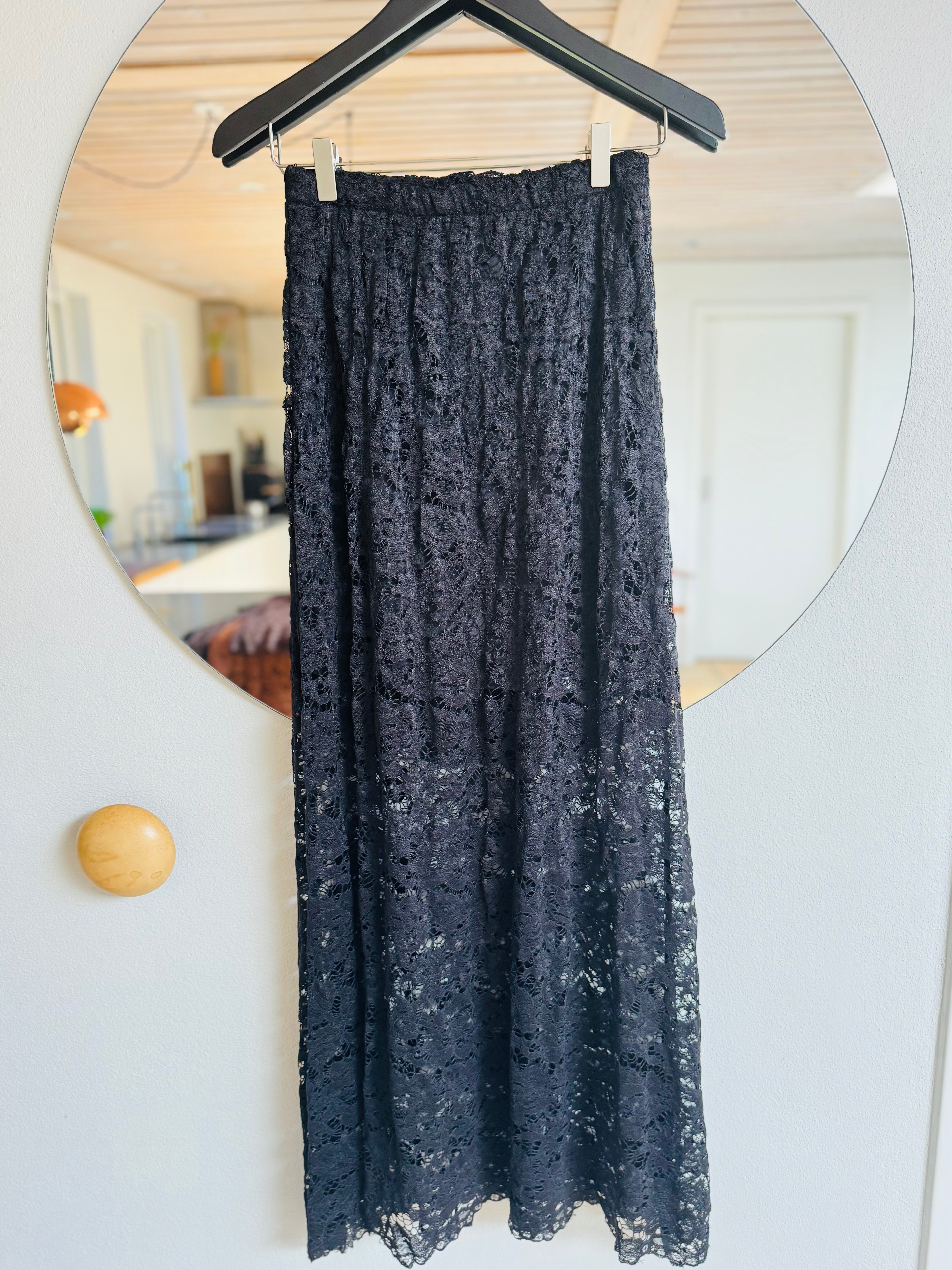 Lace skirt black