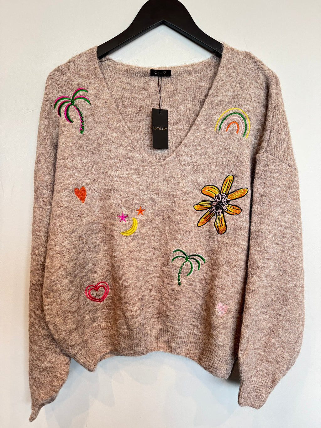 V-ringad tröja med broderier