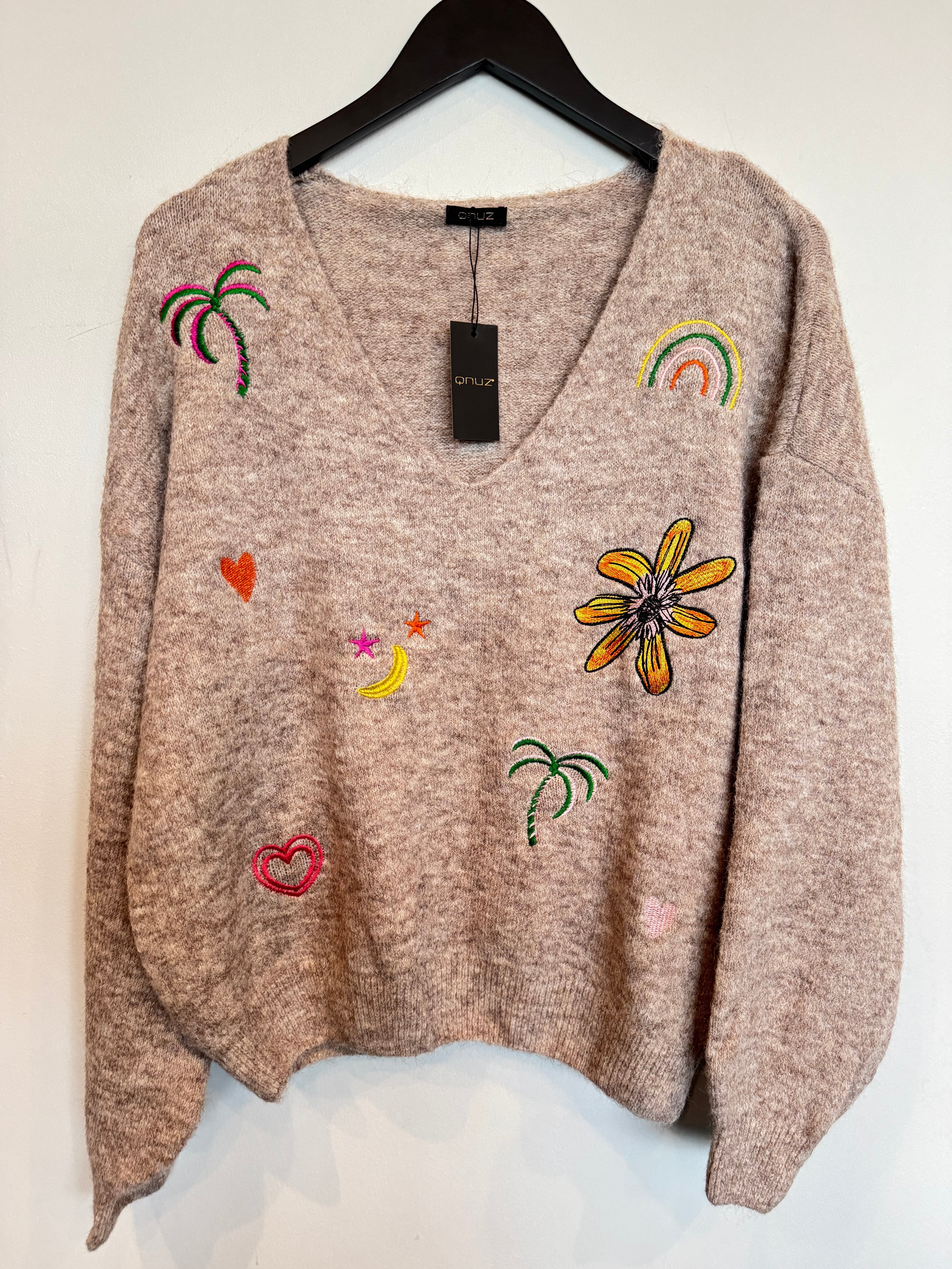 V-ringad tröja med broderier