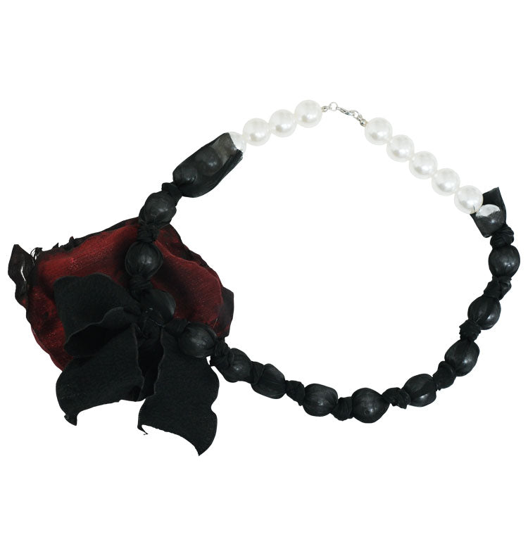 Evelina Neckless Black - Red Rose