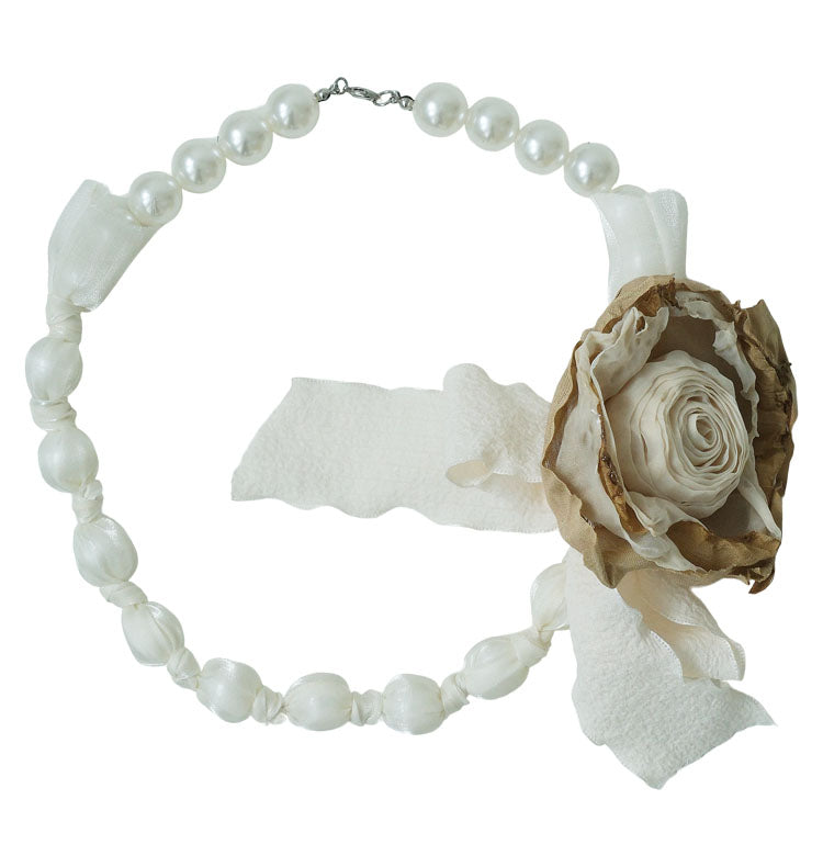 Evelina Neckless White Rose