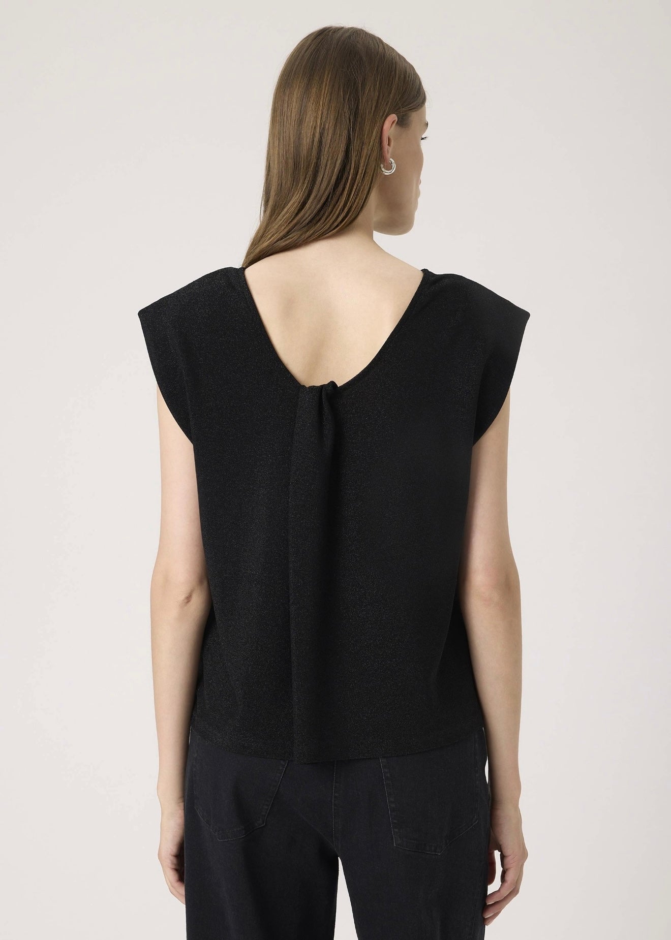 Skylara Tank Top Svart - Metallisk Festtopp Soaked in Luxury