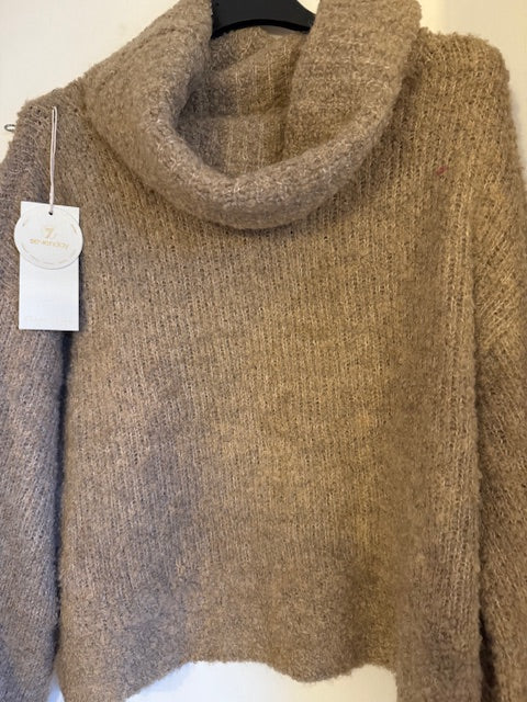 Beige Stickad Tröja med Polokrage -Luxe Knitwear