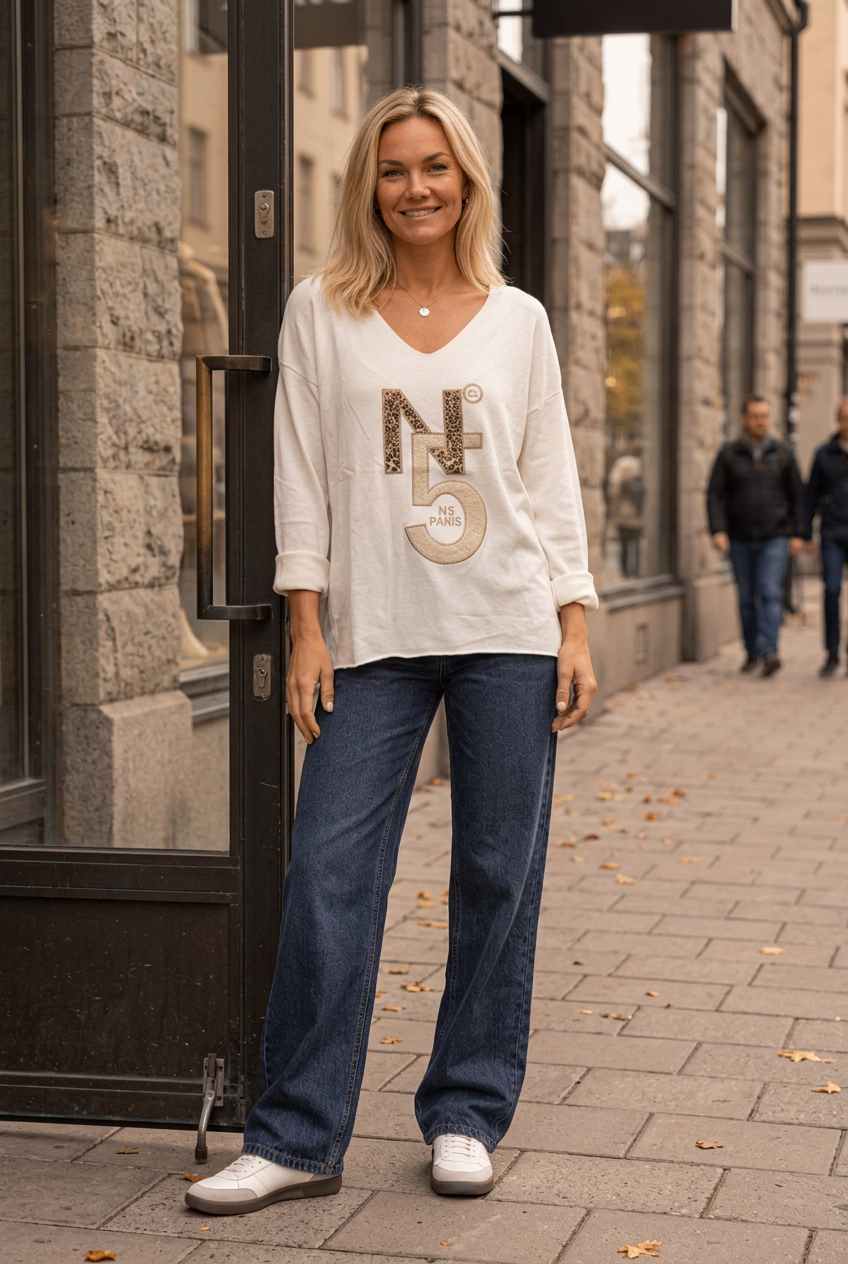 Avslappnad stadslook med sneakers