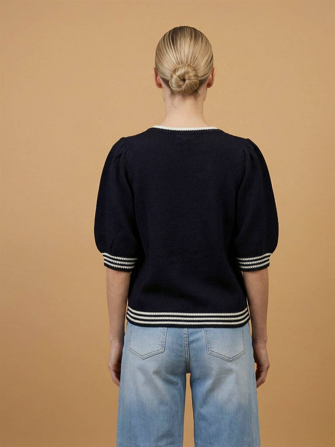 Retro Stickad Topp med Kontrastdetaljer