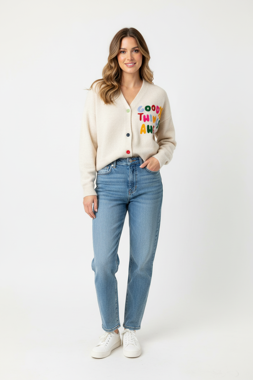 Beige cardigan studio vit bakgrund