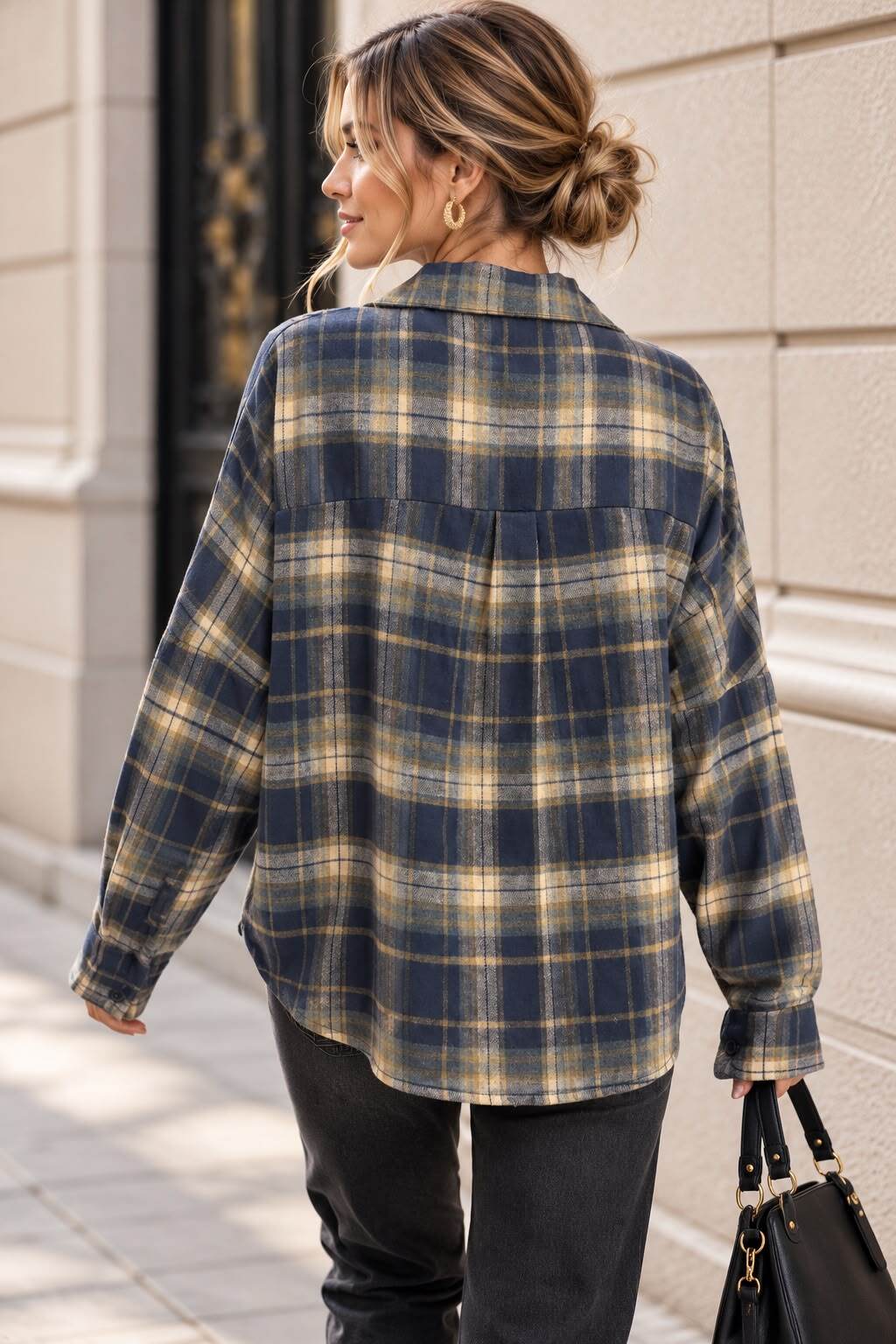 Rutig oversized blus med V-ringning | BohoBeauty
