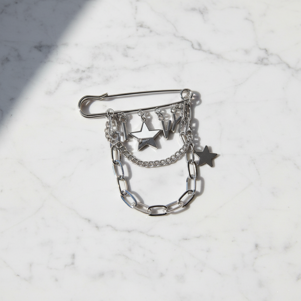 Brosch – marble flat lay