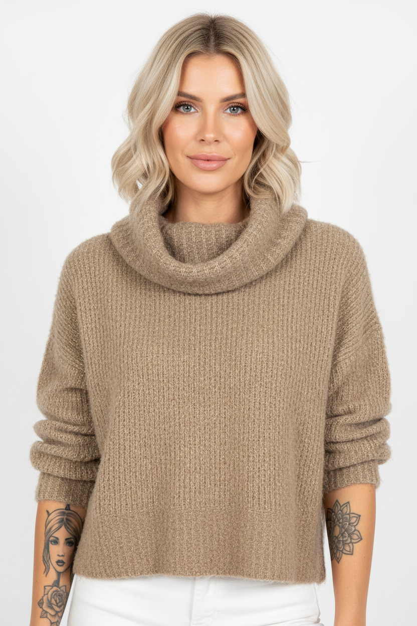 Cropped sweater - close-up detail