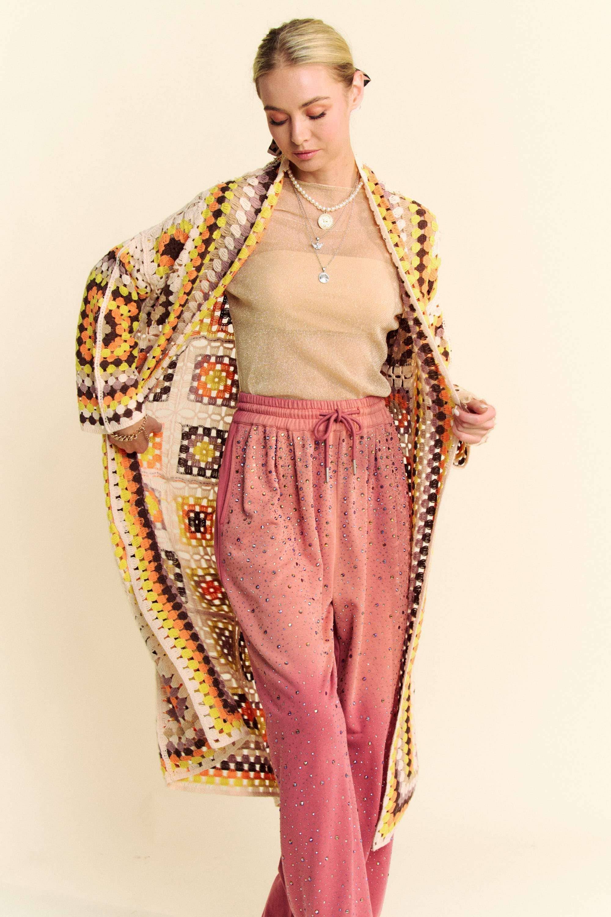 GRANNY SQUARE ÖPPEN MIDI VIRKAD STICKAD KOFTA