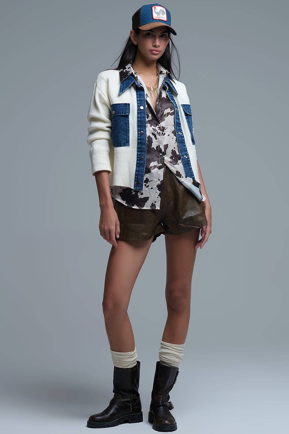 Krämfärgad Stickad Kofta med Blå Denimdetaljer - Trendig Cardigan