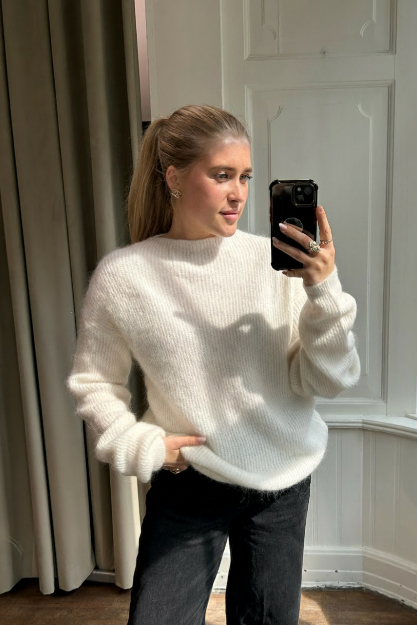 Feline – Modell 2 selfie