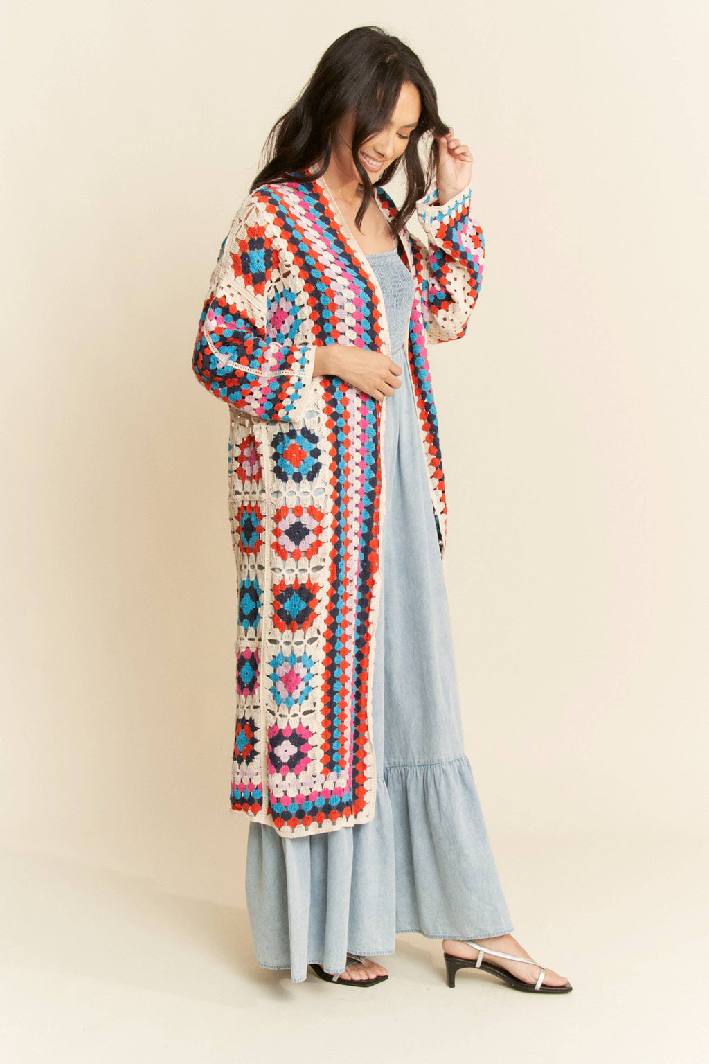 GRANNY SQUARE ÖPPEN MIDI VIRKAD STICKAD KOFTA