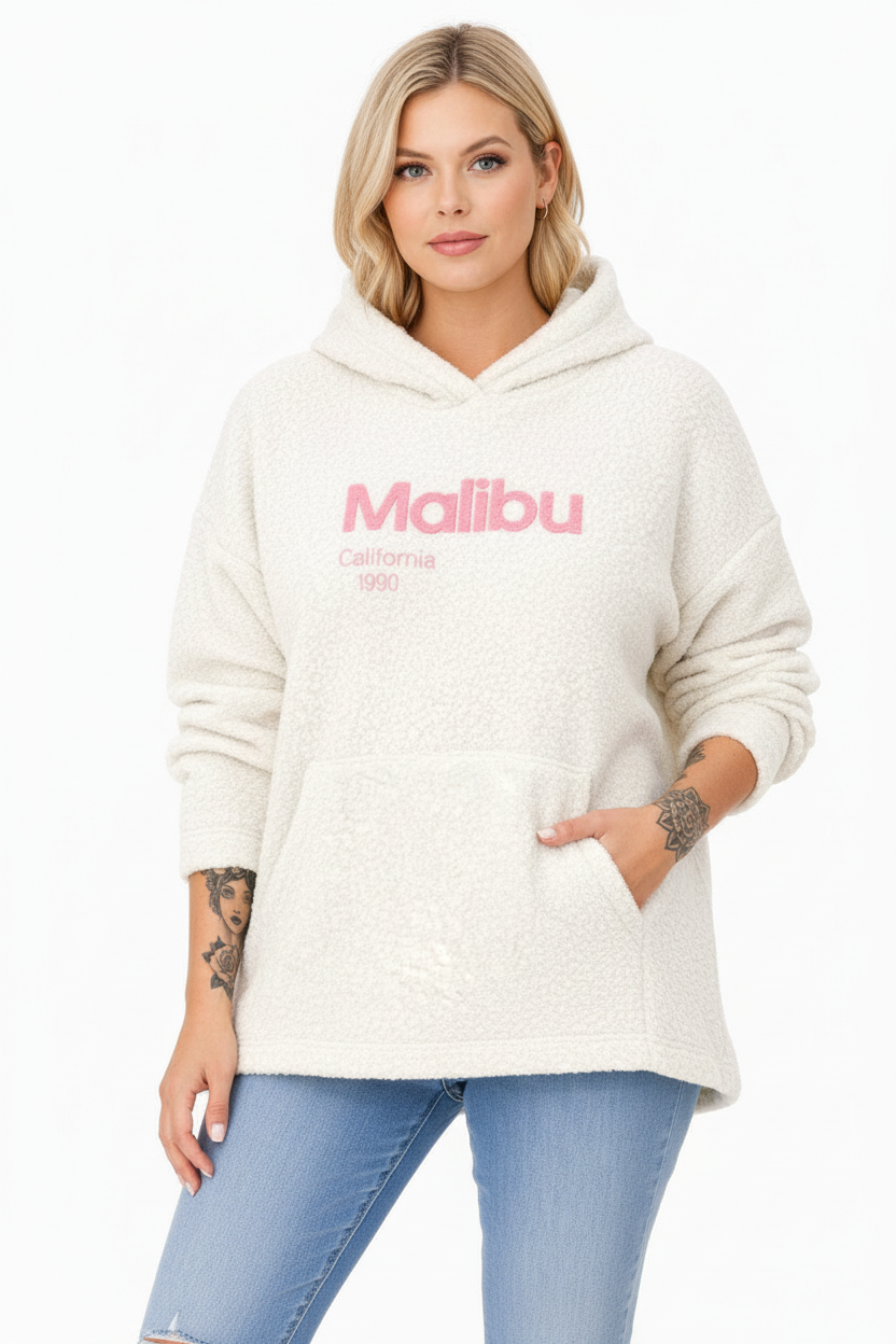 Framsida - Smal modell i teddy hoodie