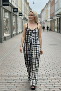 Jumpsuit exakt samma utan tatueringar
