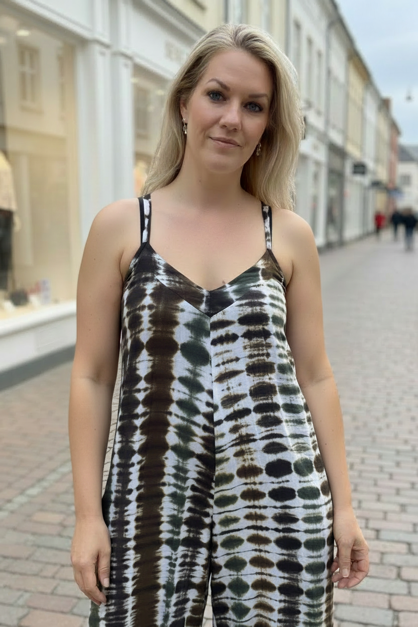 Jumpsuit utan tatueringar närbild