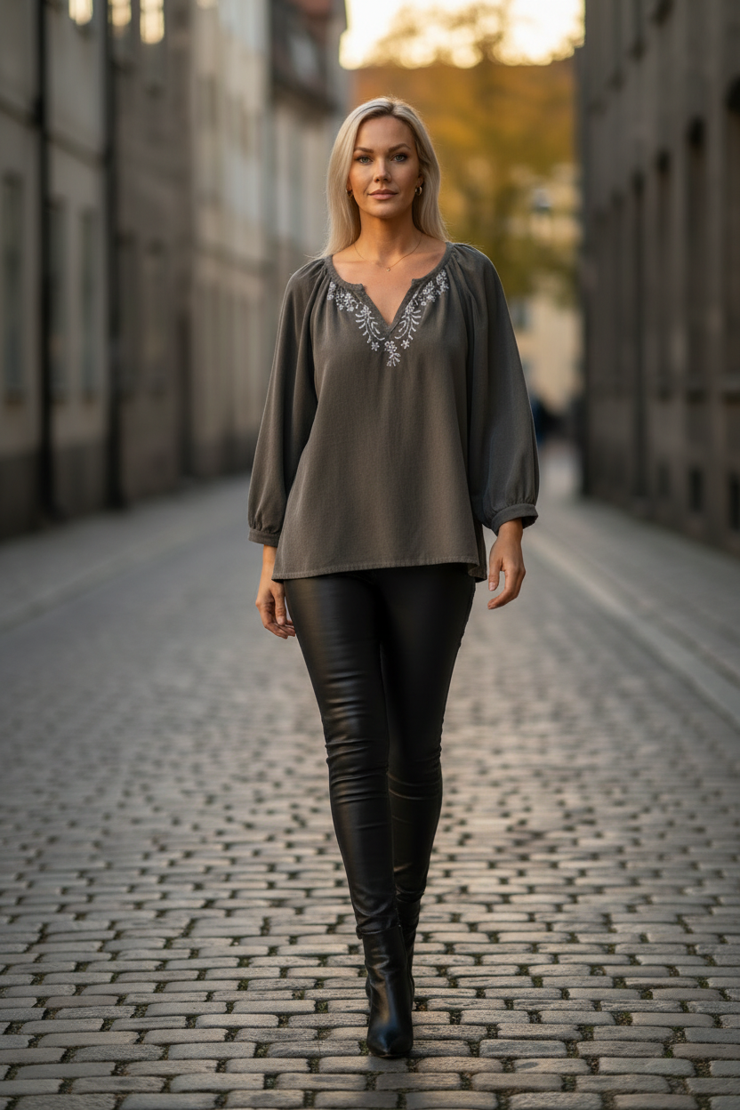 Juniper Blouse – Gångpose editorial