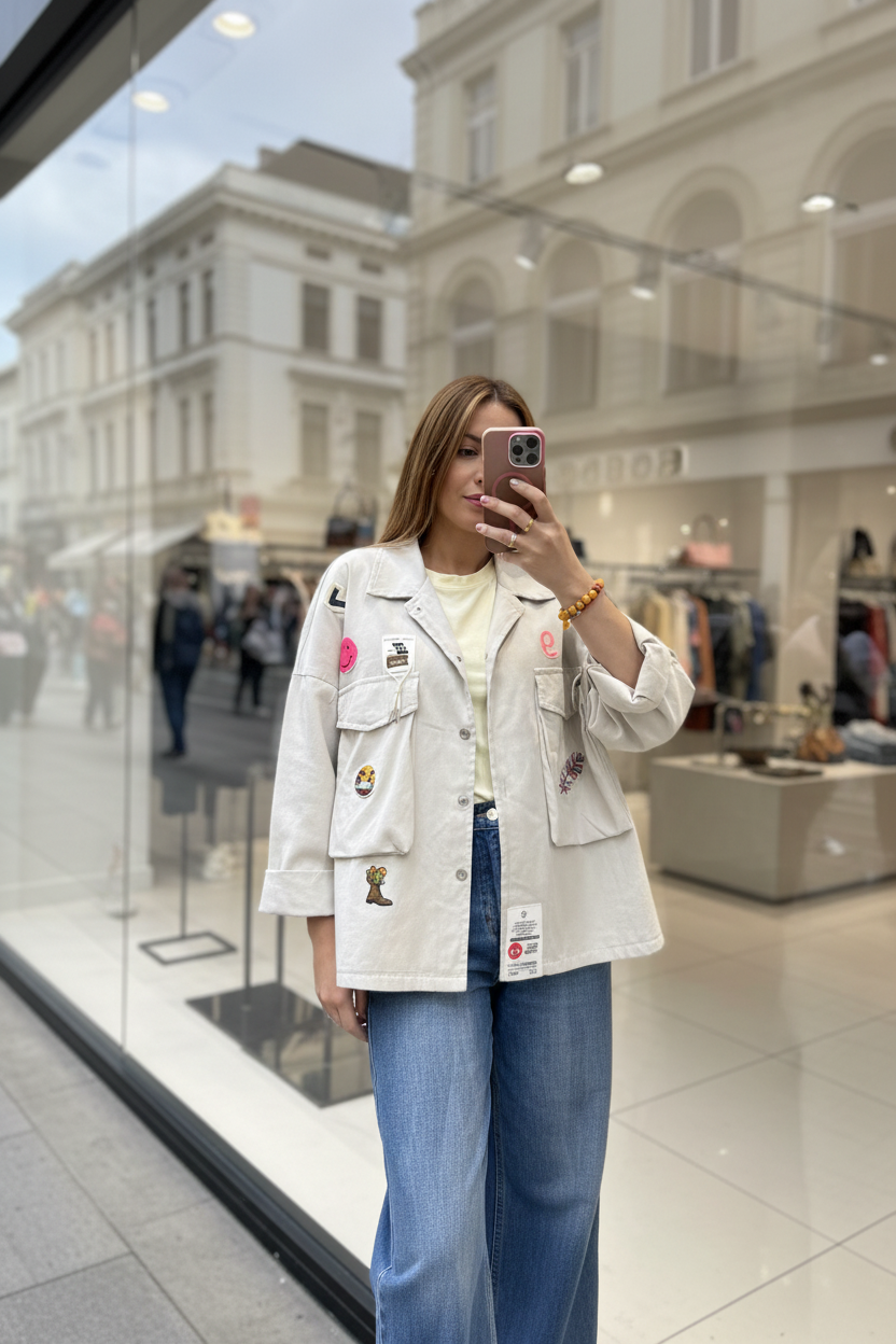 Lutad mot skyltfönster