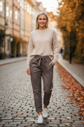 Modellbild 2 – Taupe Pants