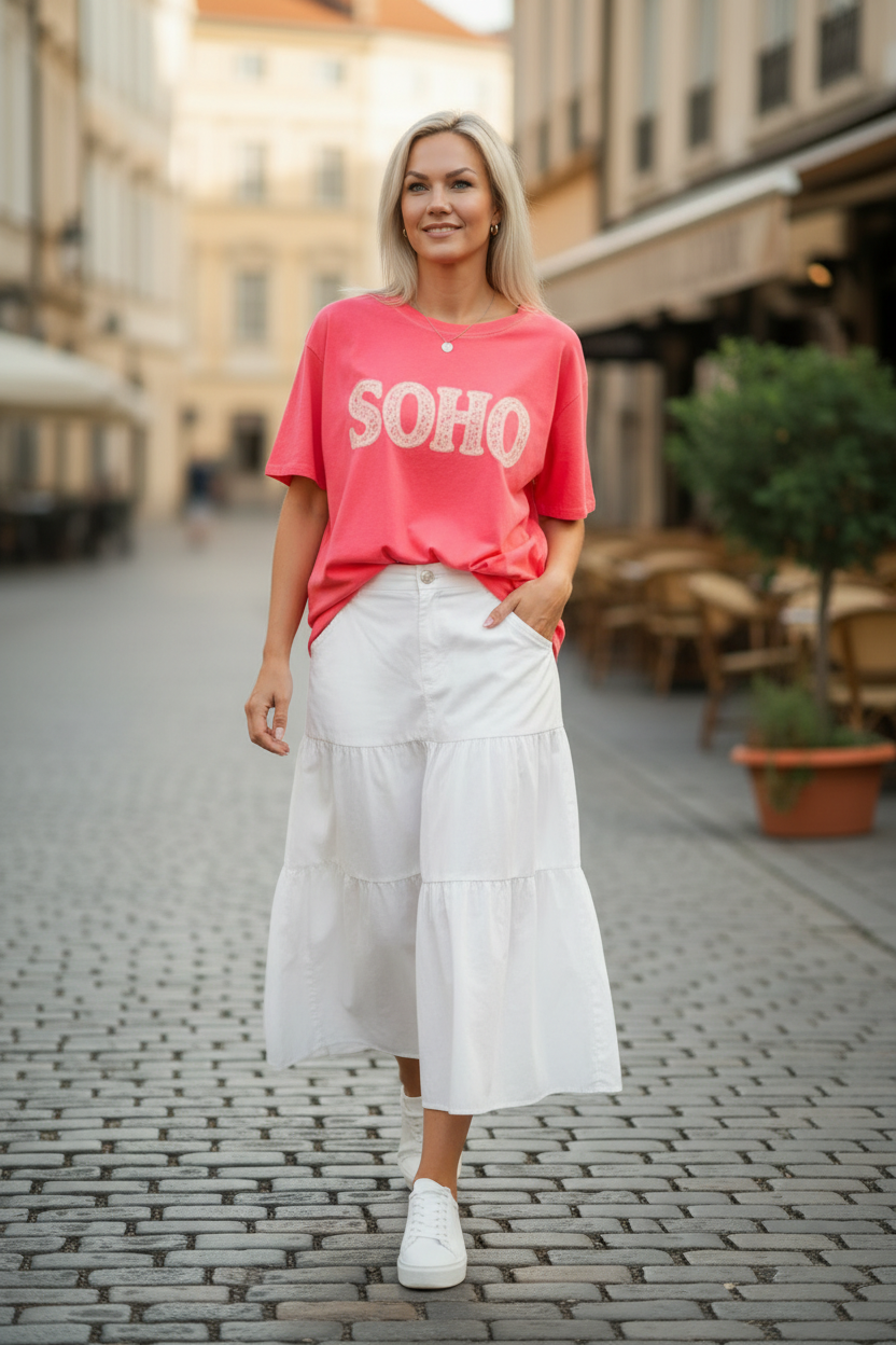 Modellbild 3 – SOHO + vit kjol