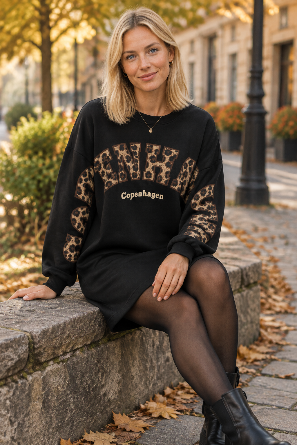 Modellbild med sittande pose