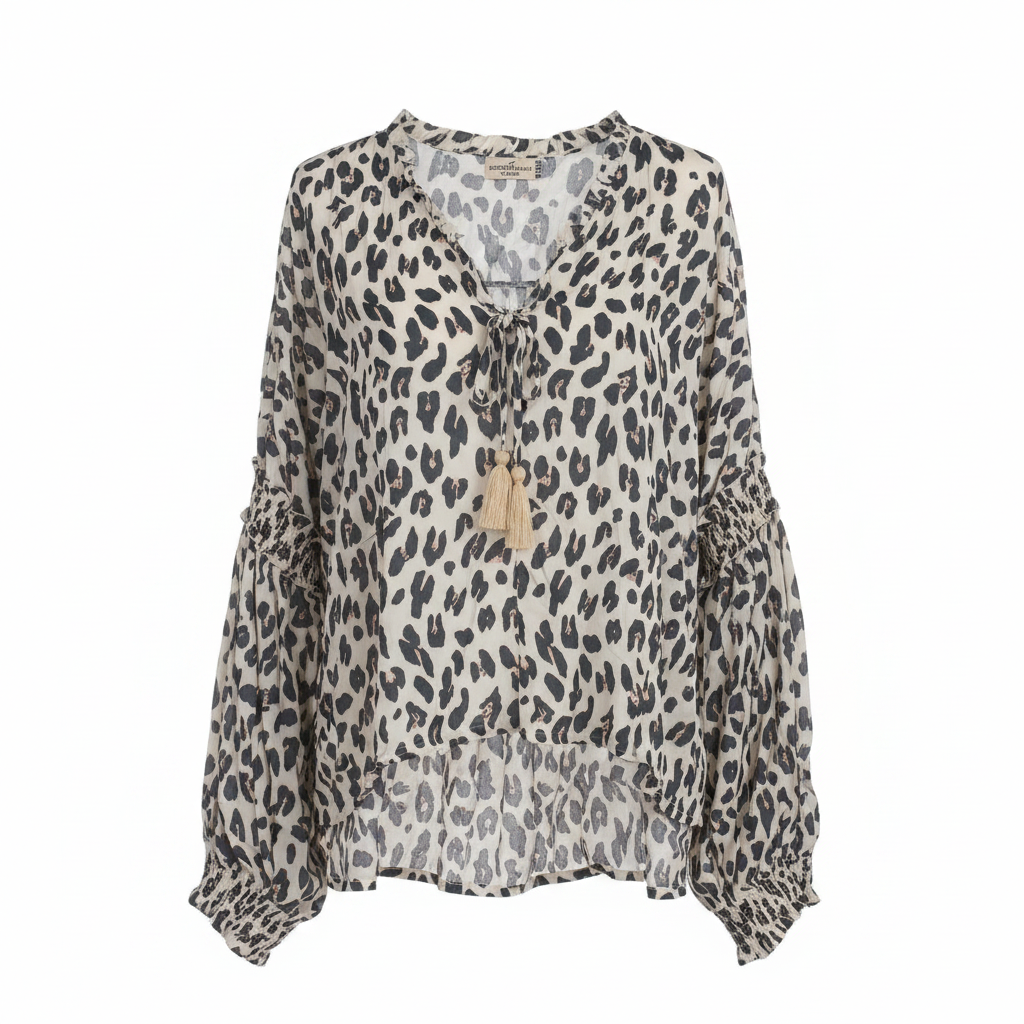 Produktbild vit bakgrund – vit leopardblus