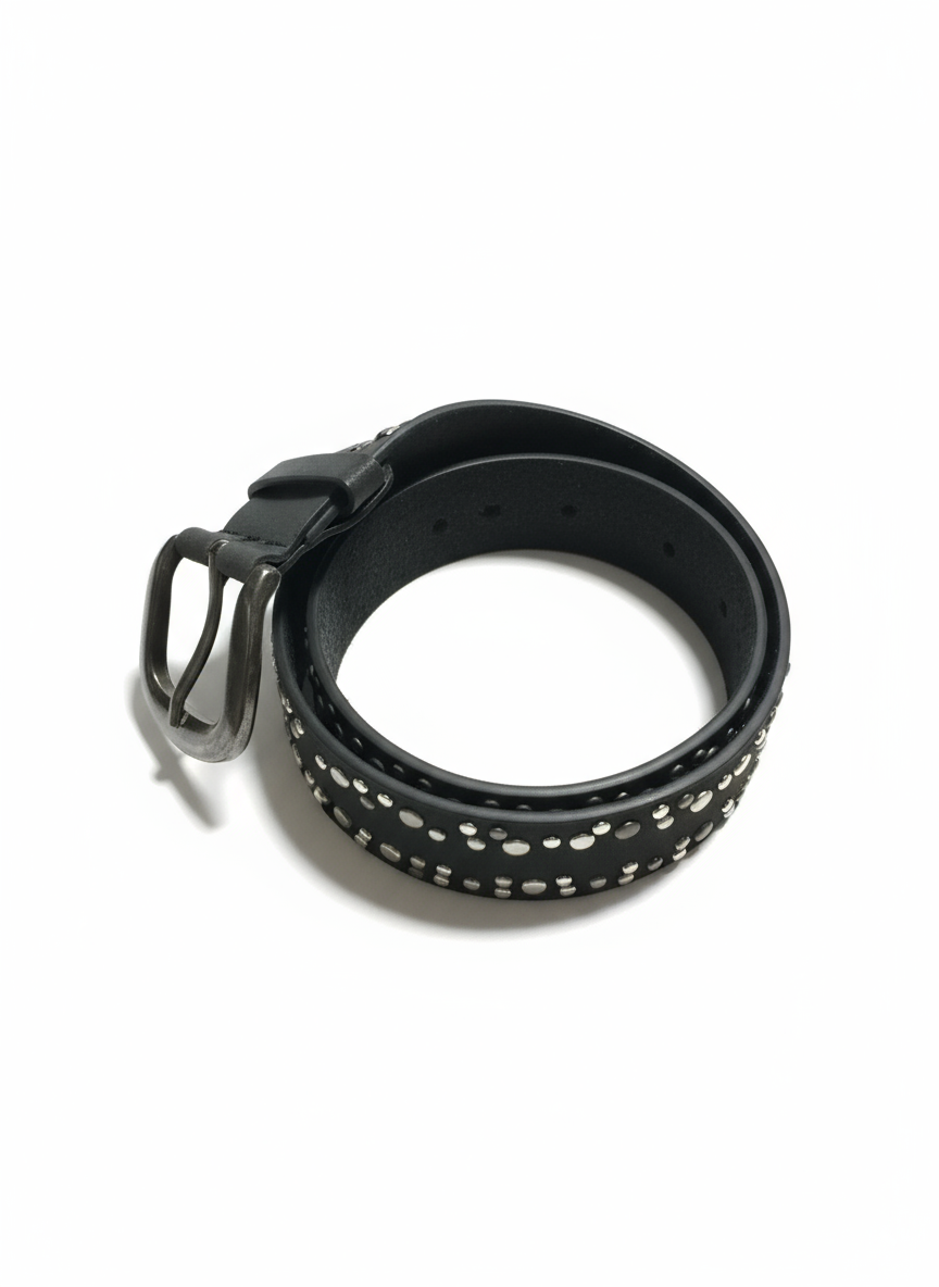 Professionell produktbild av svart nitat skärp