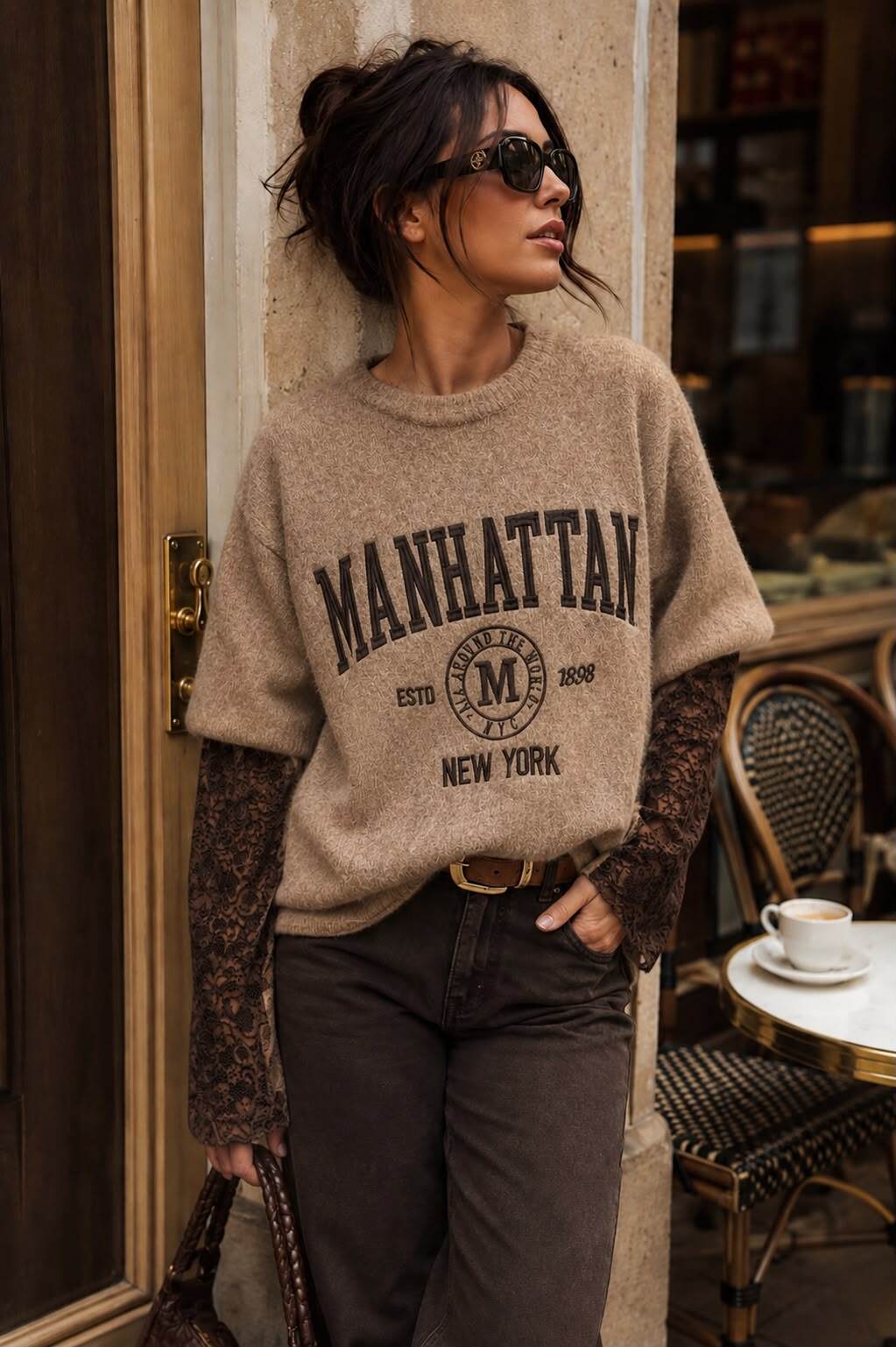 Manhattan Stickad Tröja Taupe – Oversized med Manhattan-tryck | BohoBeauty