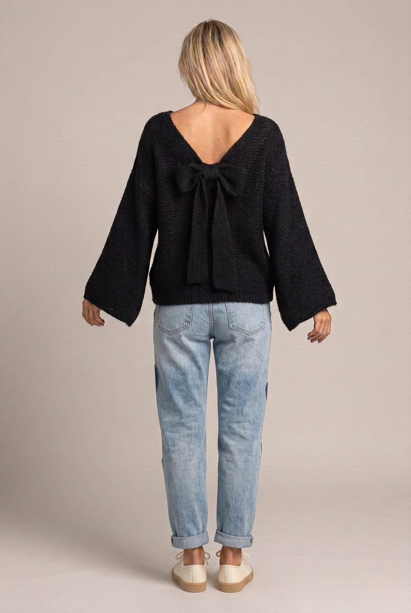 Rosetten i ryggen med jeans och sneakers
