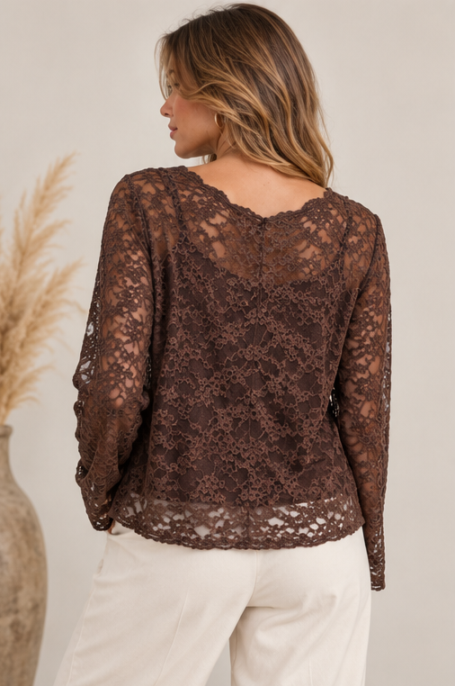 Mira – Brun spetstopp med draperad ringning