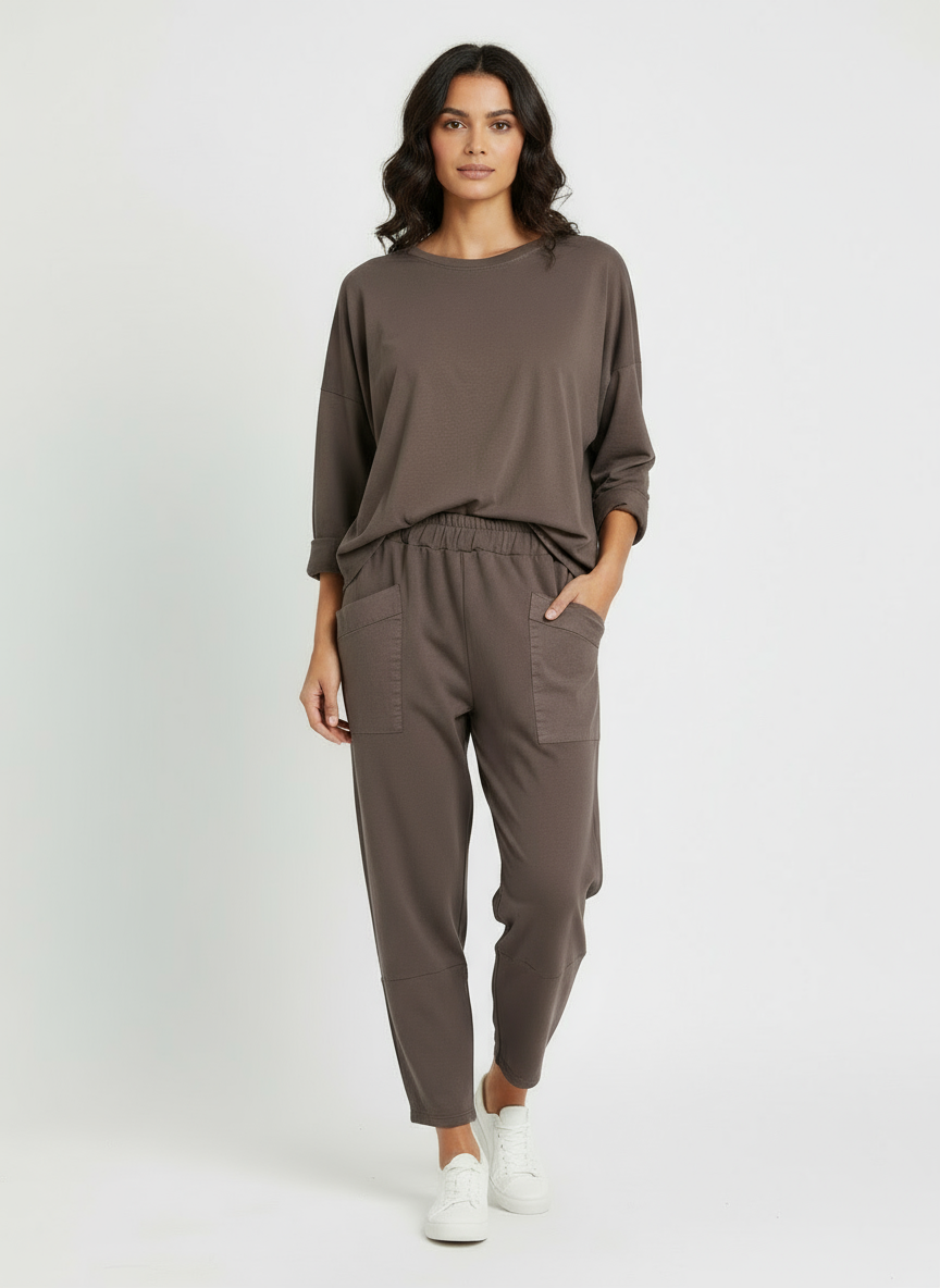 Studiobild - komplett outfit med märke